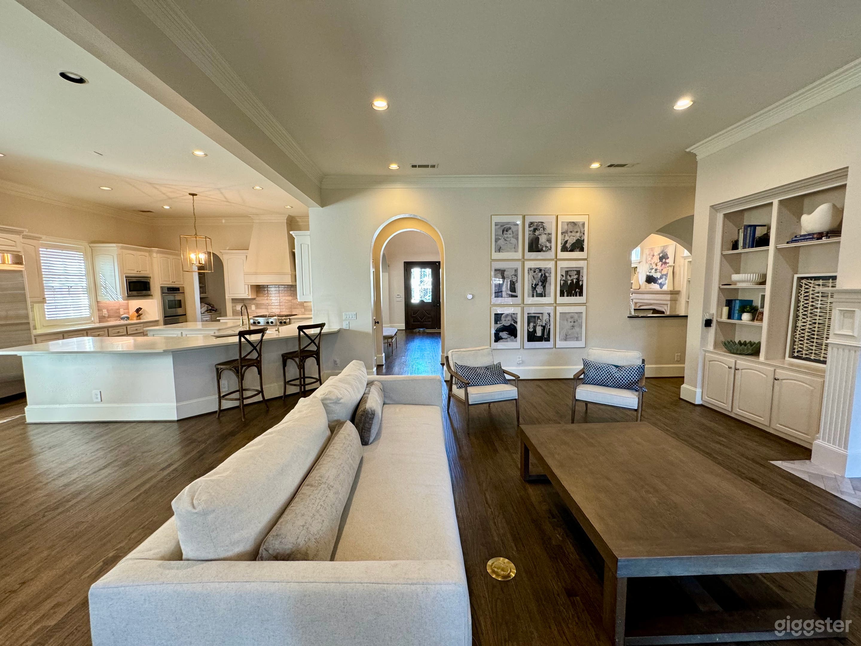 Light-Filled Park Cities Home with a Dream Kitchen Photo 4