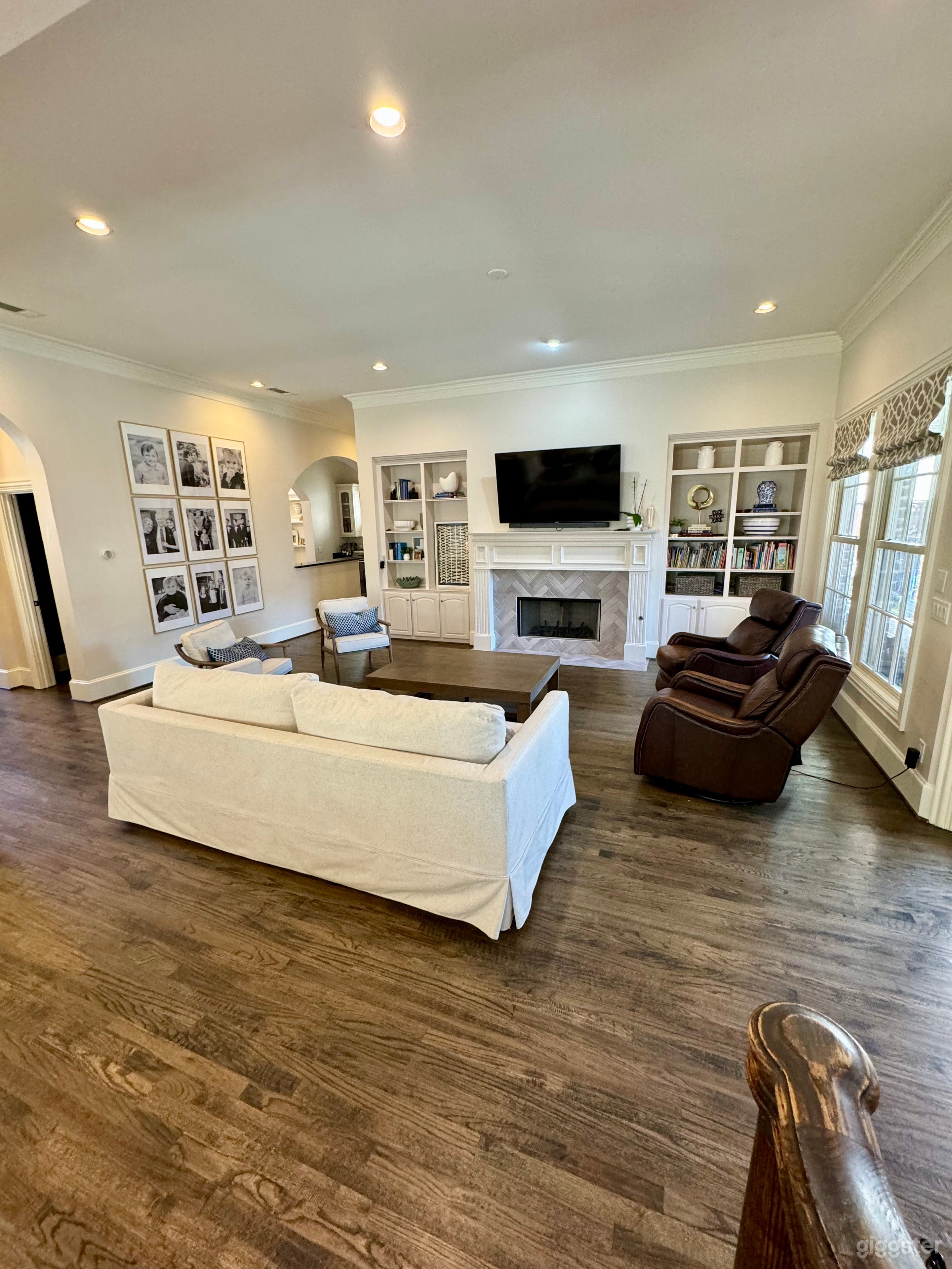 Light-Filled Park Cities Home with a Dream Kitchen Photo 3