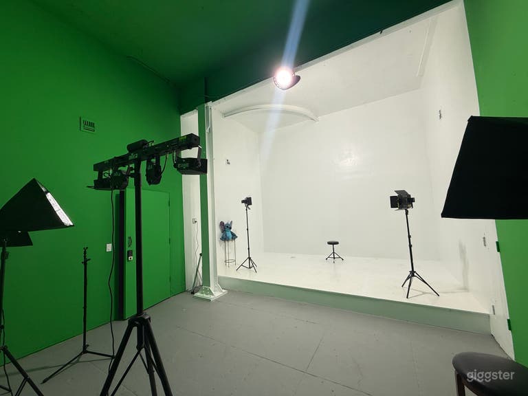  Photography Studio with Vintage Vibes in Downtown SA 