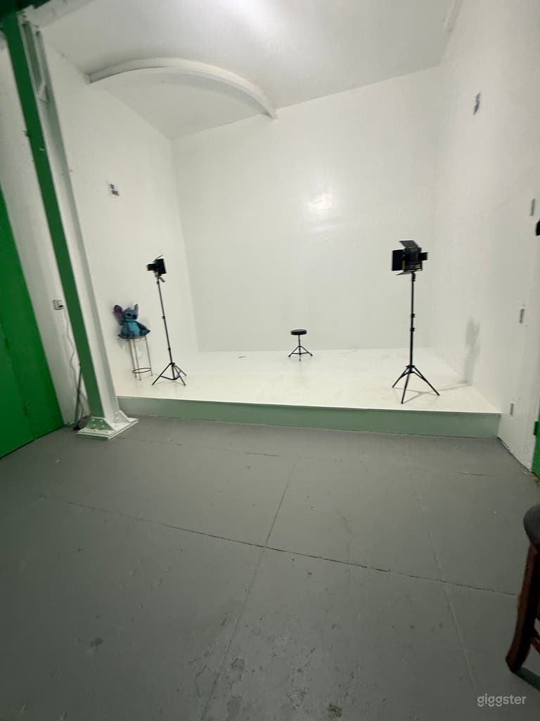  Photography Studio with Vintage Vibes in Downtown SA 