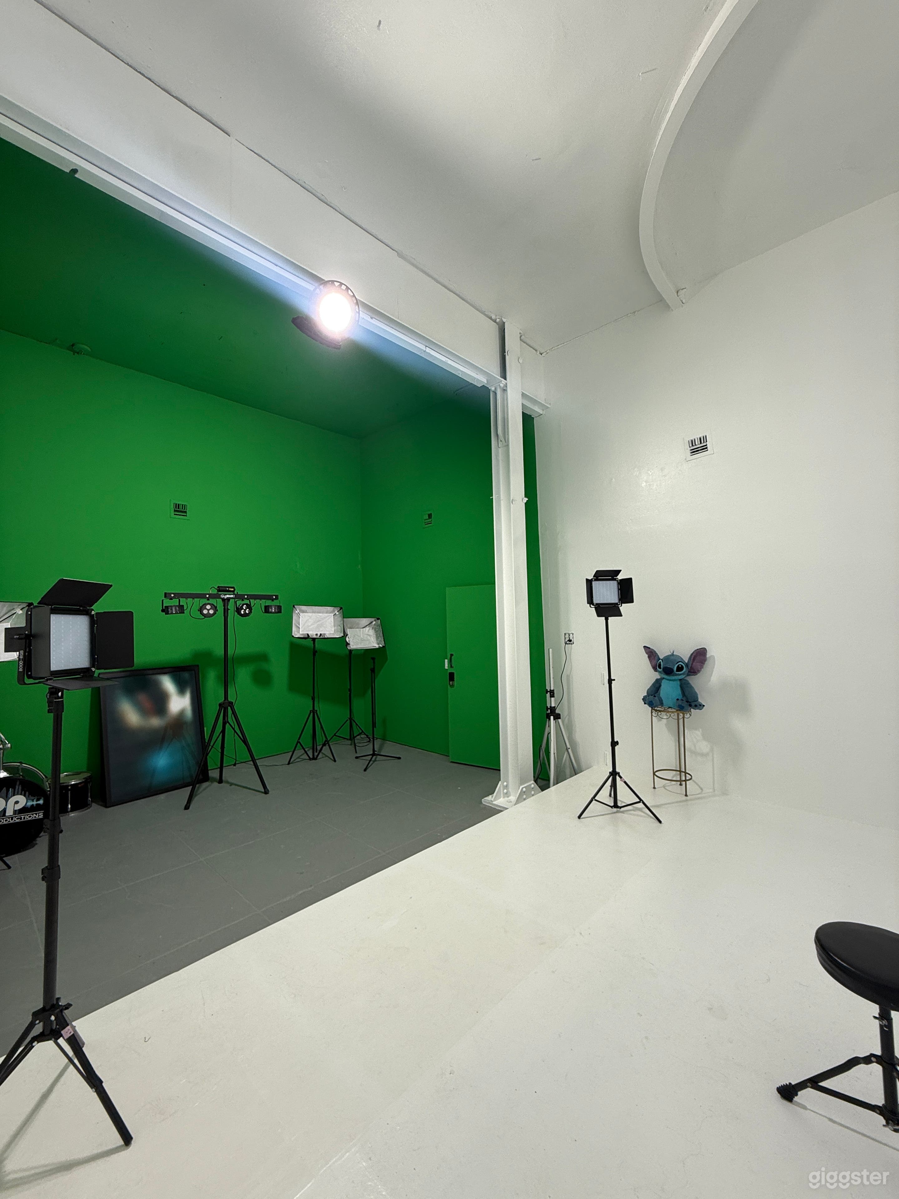 Photography Studio with Vintage Vibes in Downtown SA Photo 2