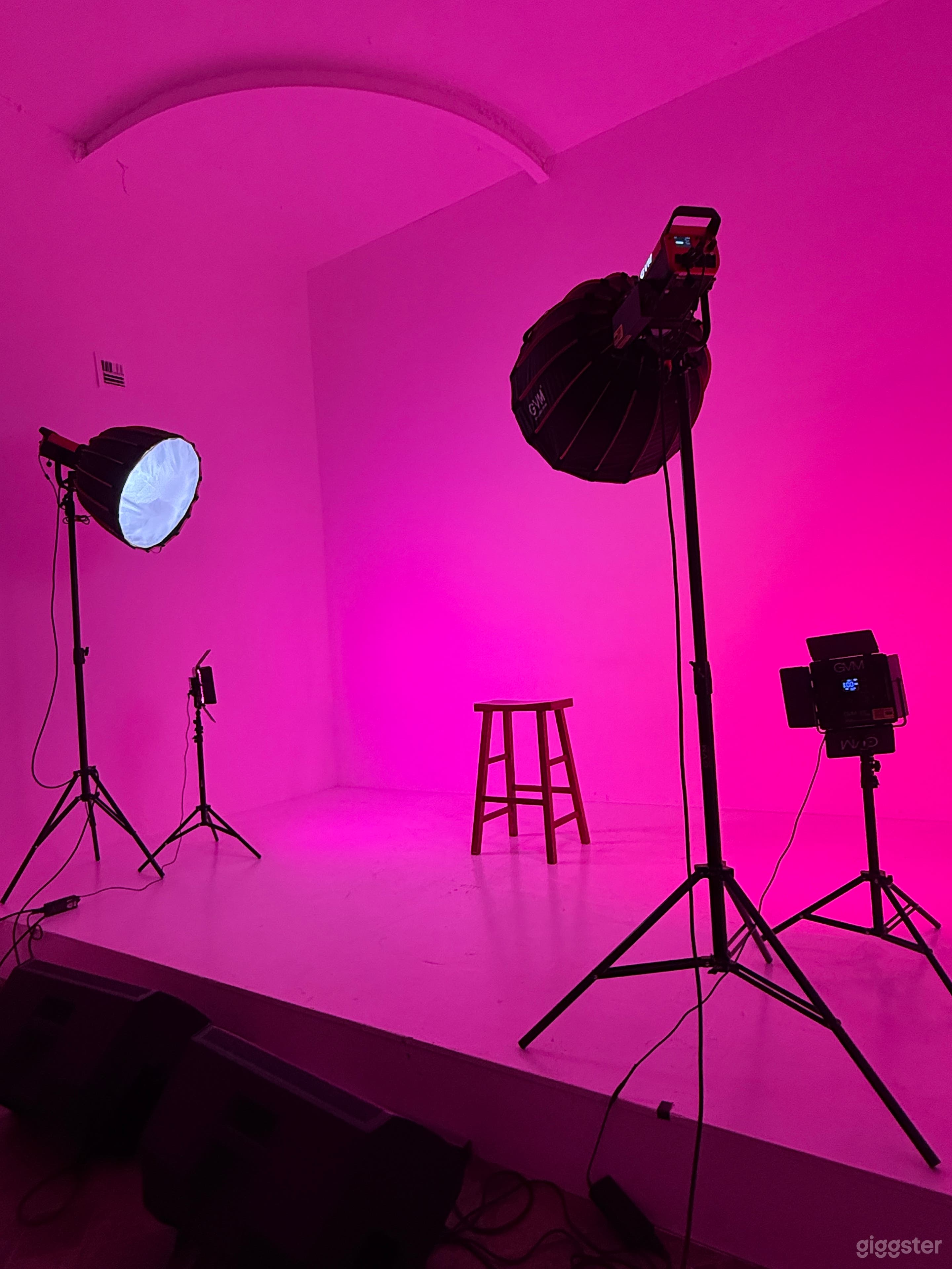 Professional White Wall Photo & Video Studio | Downtown Photo 2
