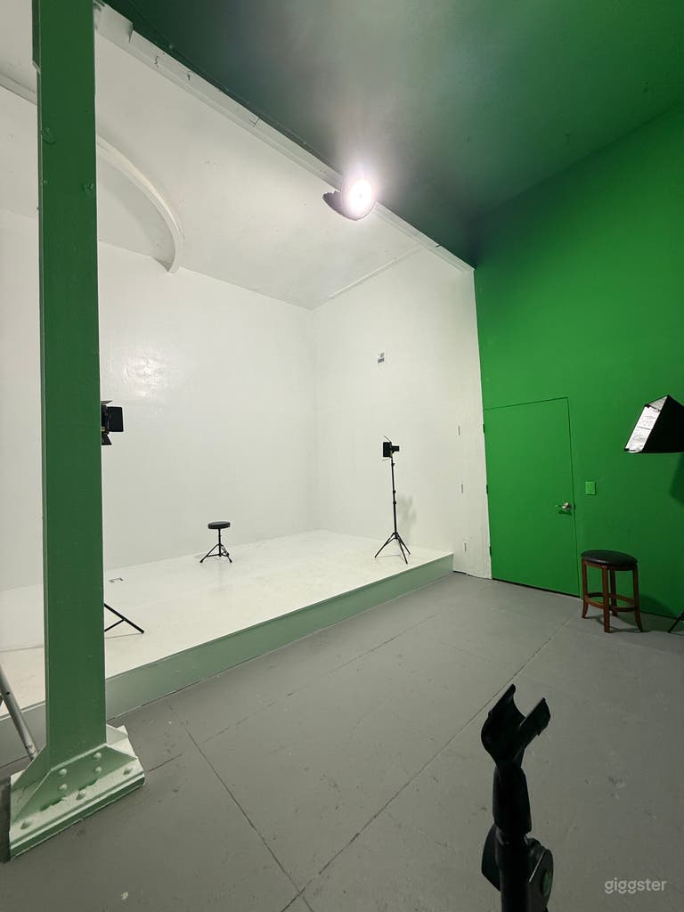  Photography Studio with Vintage Vibes in Downtown SA 