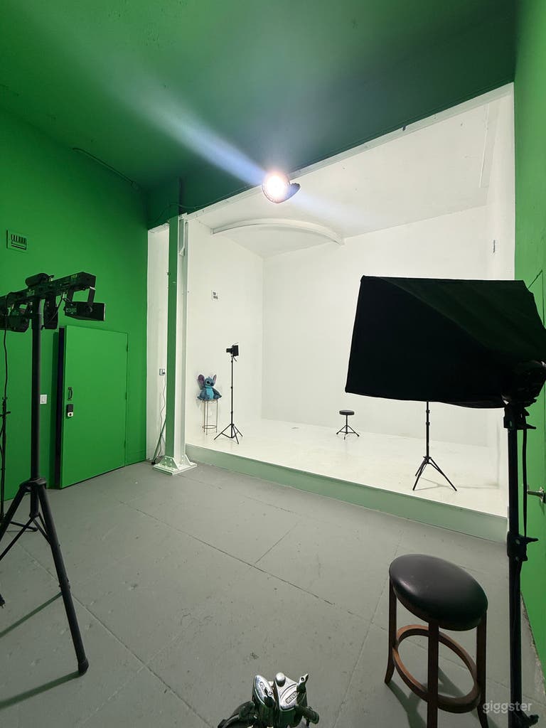  Photography Studio with Vintage Vibes in Downtown SA 