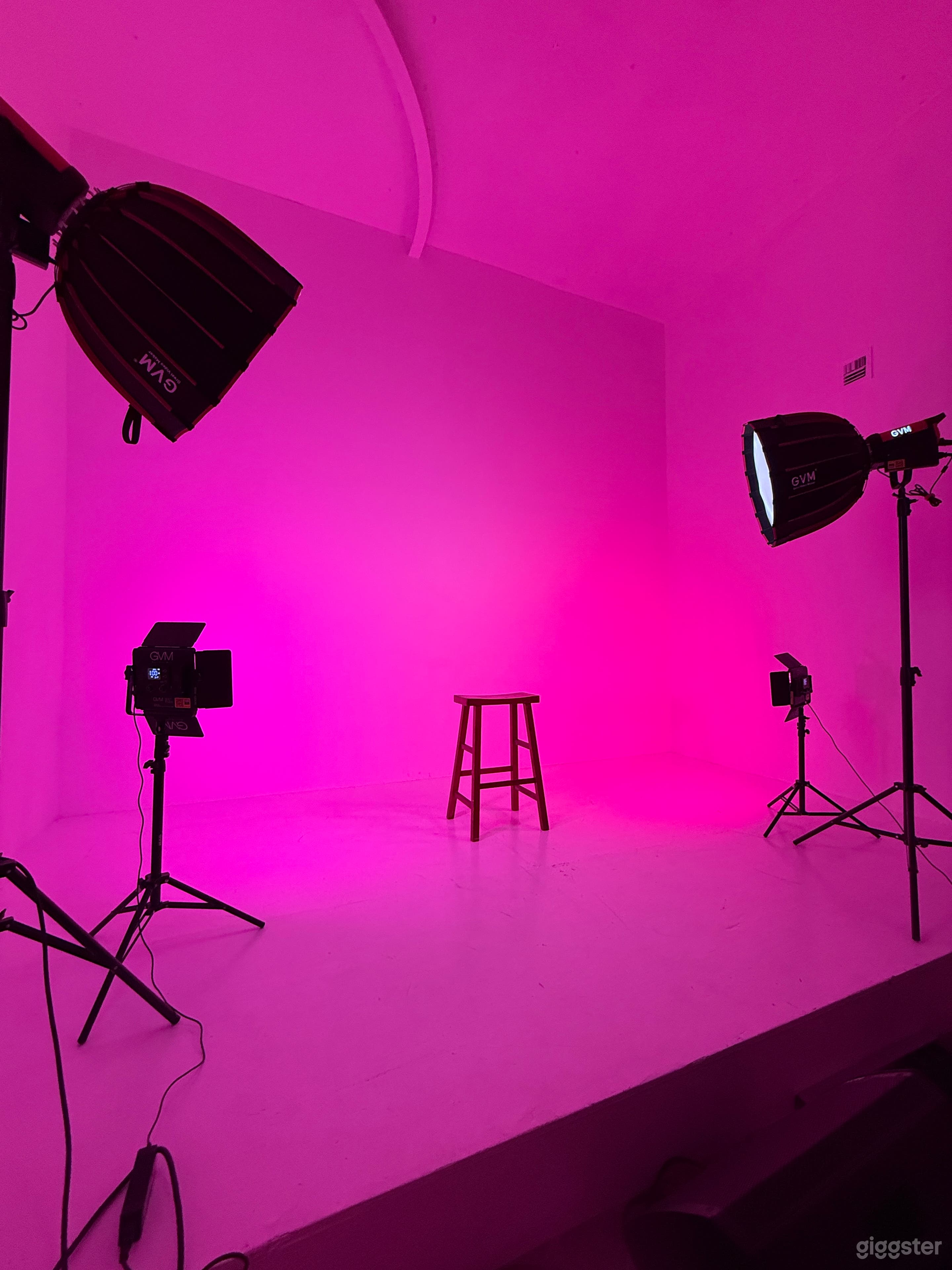 Professional White Wall Photo & Video Studio | Downtown Photo 1