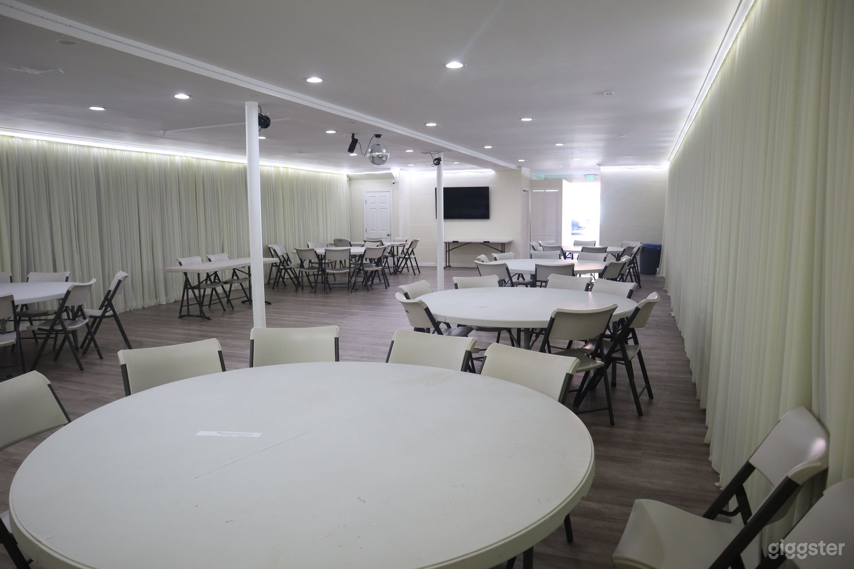 Cafeteria Dining hall  Photo 1