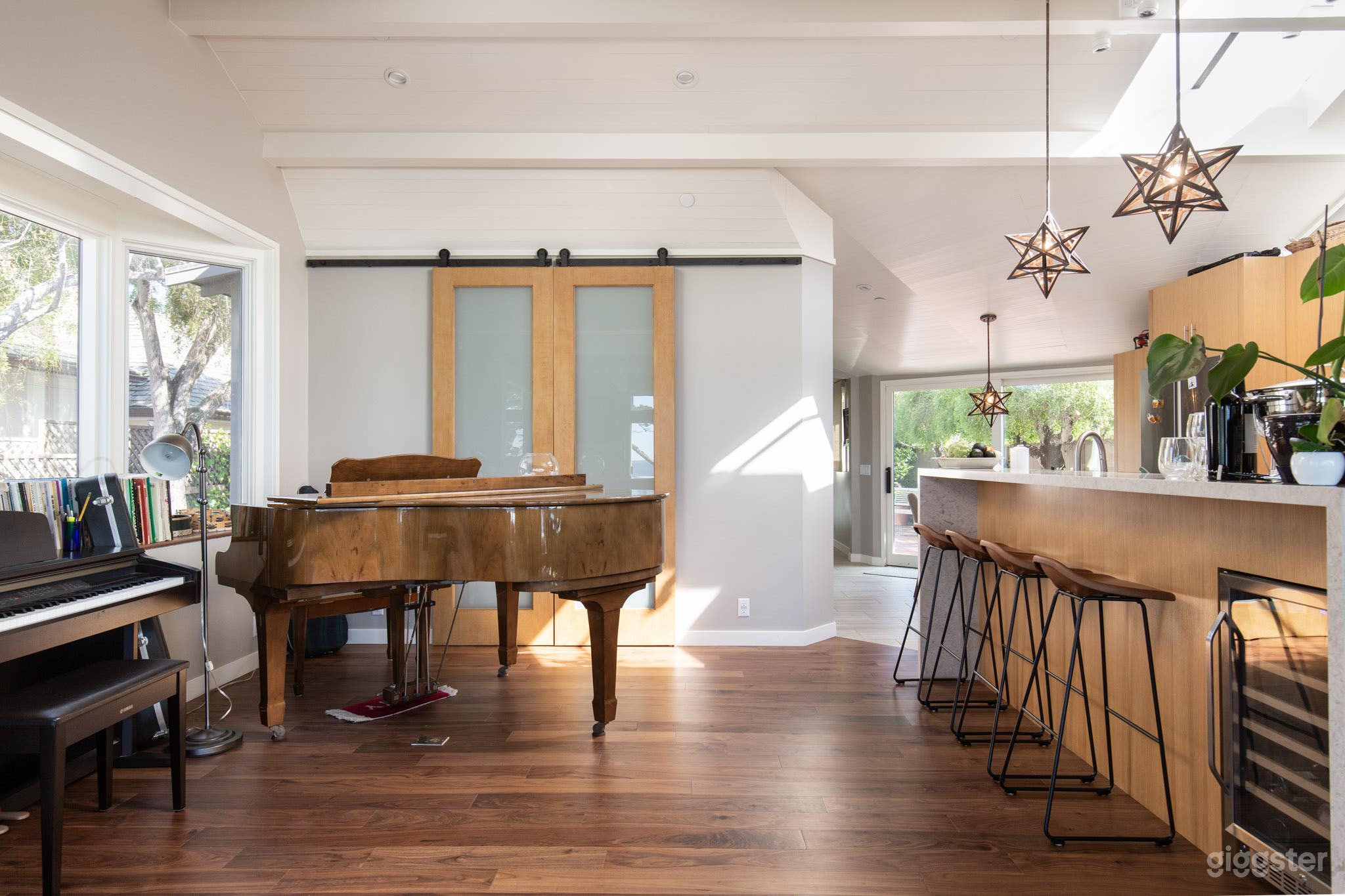 Spectacular Home w amazing ocean Views Photo 3