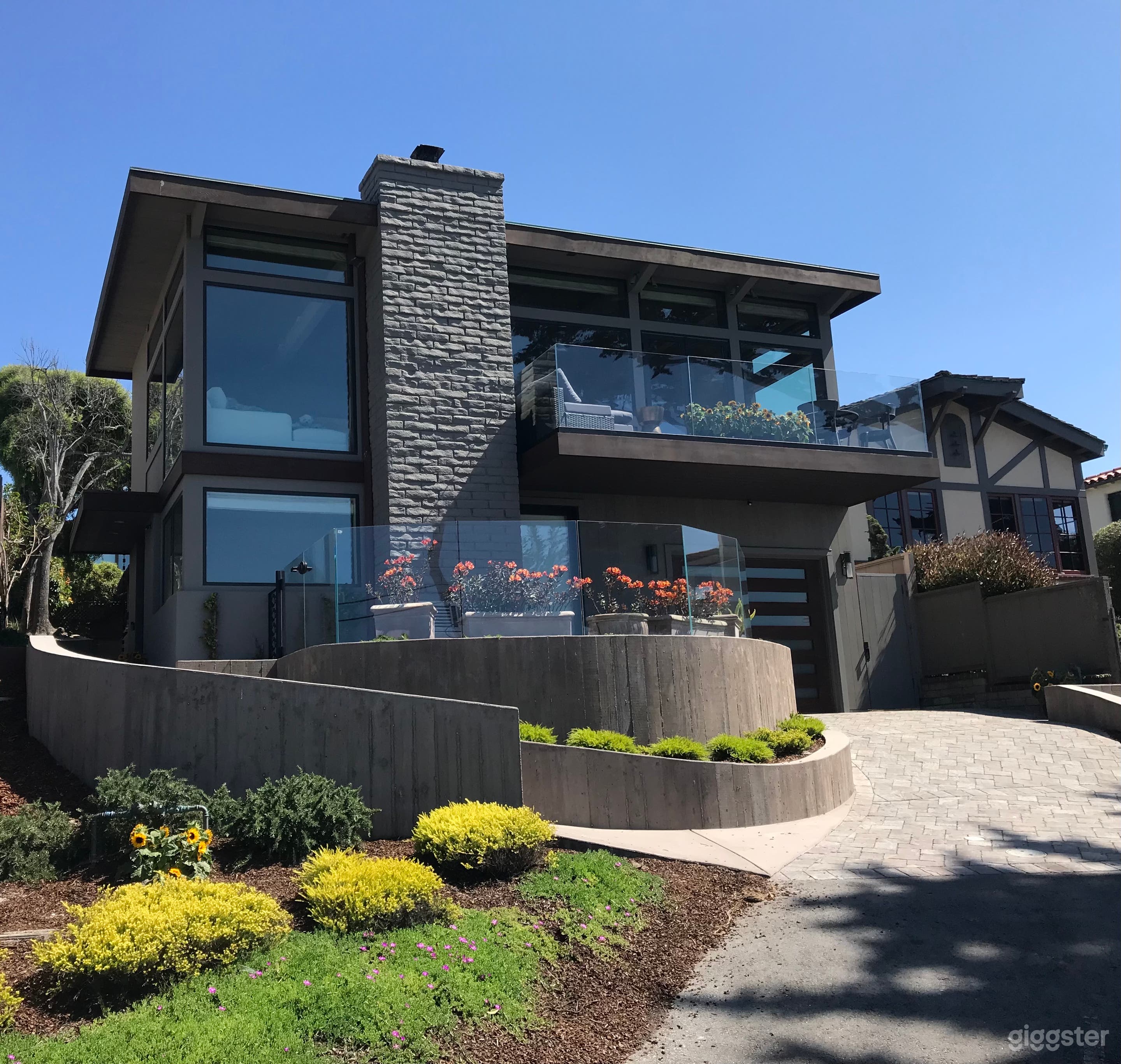 Spectacular Home w amazing ocean Views Photo 1