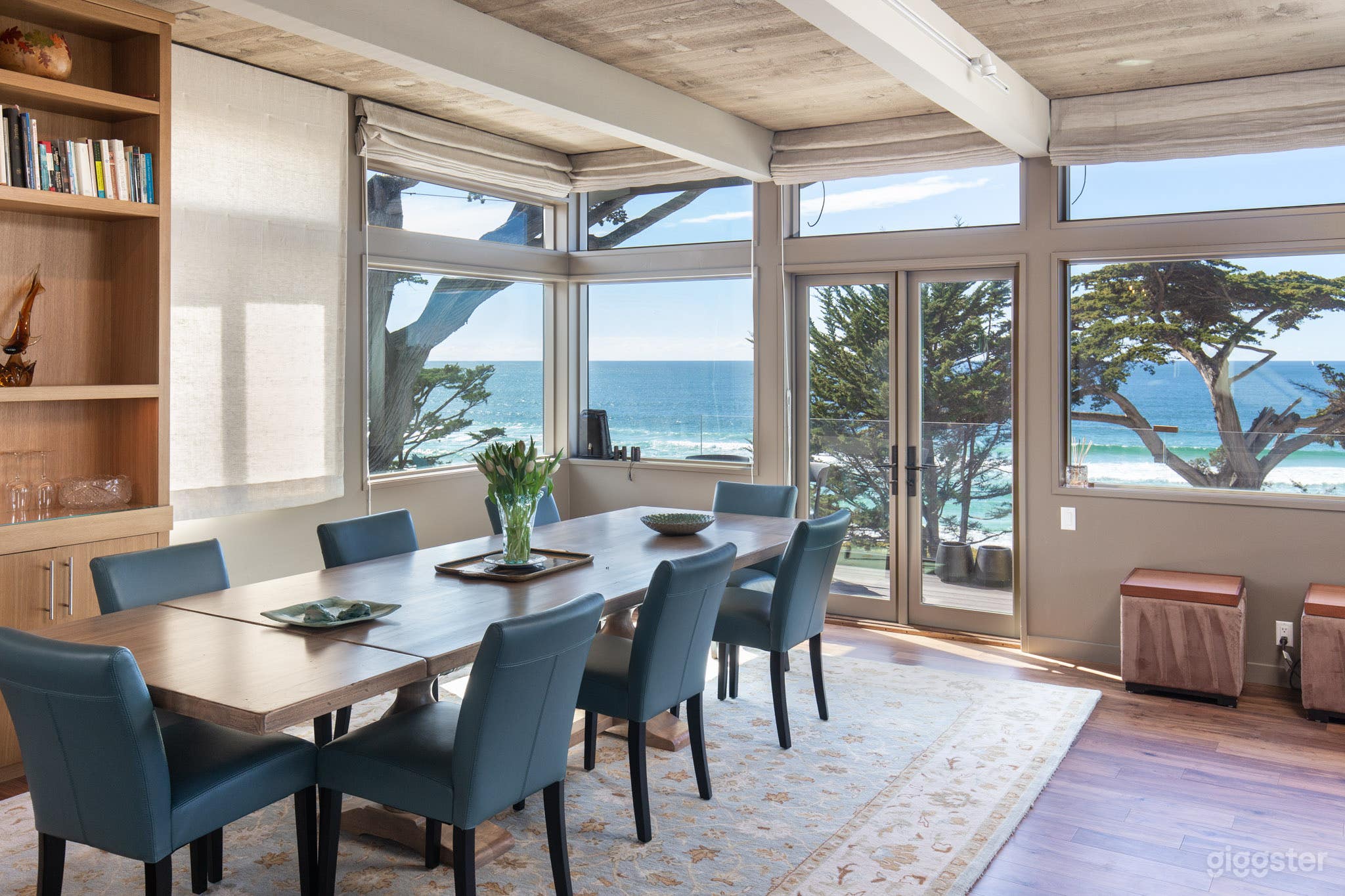 Spectacular Home w amazing ocean Views Photo 2