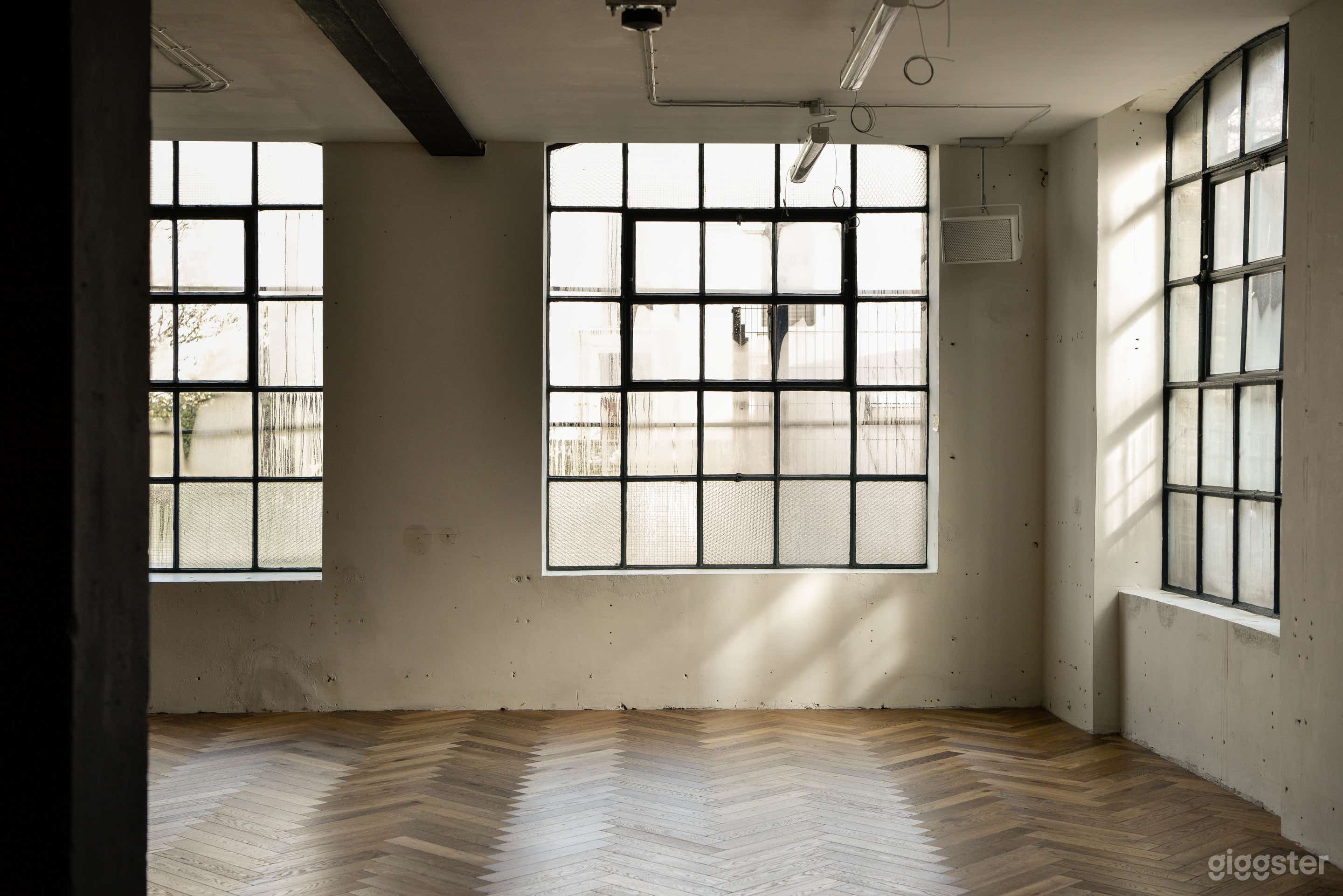 1st floor studio, with Natural light