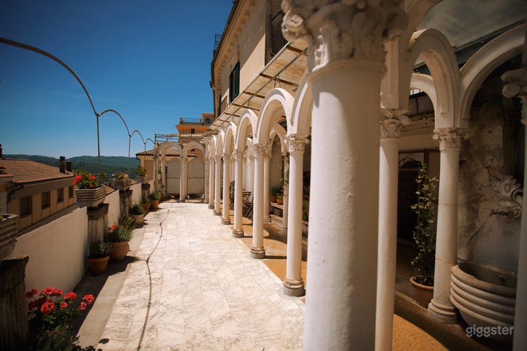  Camere Retro Flessibili in un Antico Palazzo Italiano 