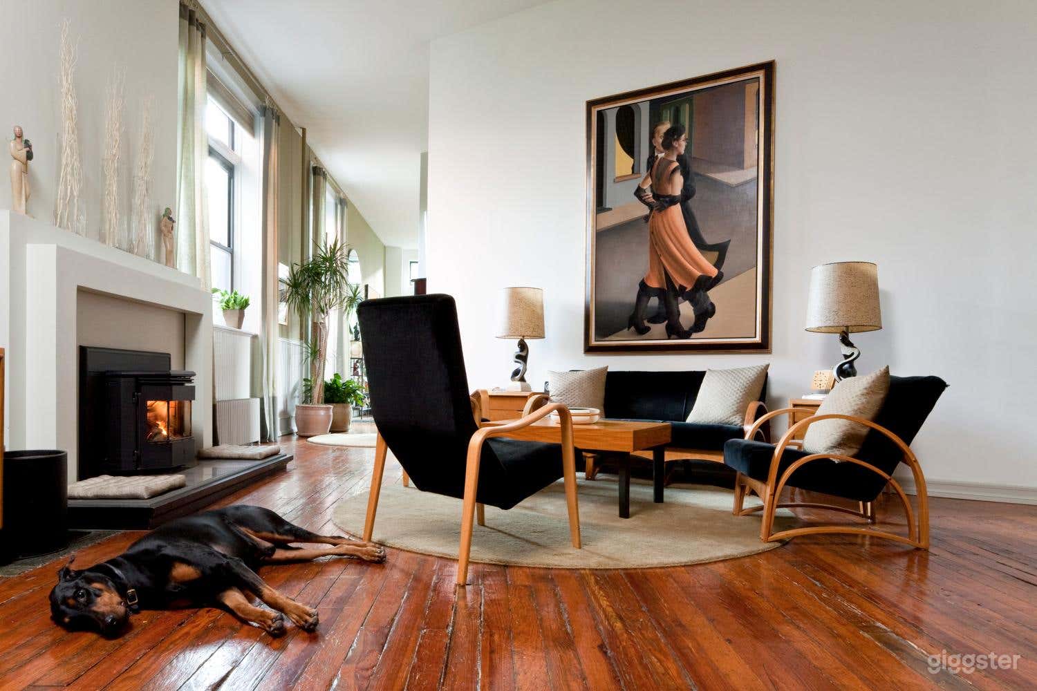 Interesting art-filled former church Photo 4