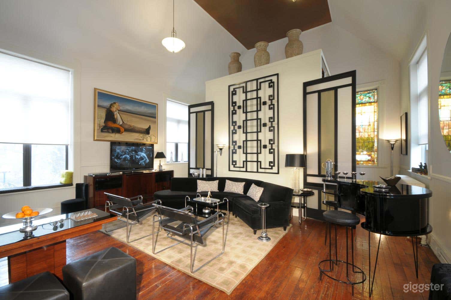 Interesting art-filled former church Photo 1