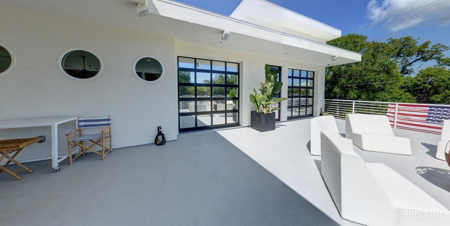 Bright Upstairs Venue in Fernandina Beach Photo 4