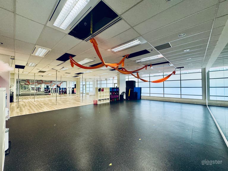  Pole & Aerial/Dance/Yoga Studio (Kitsilano) 