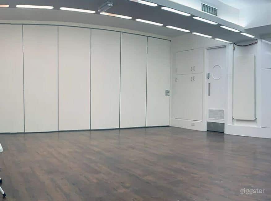 Studio One with Projector and Screen Photo 2