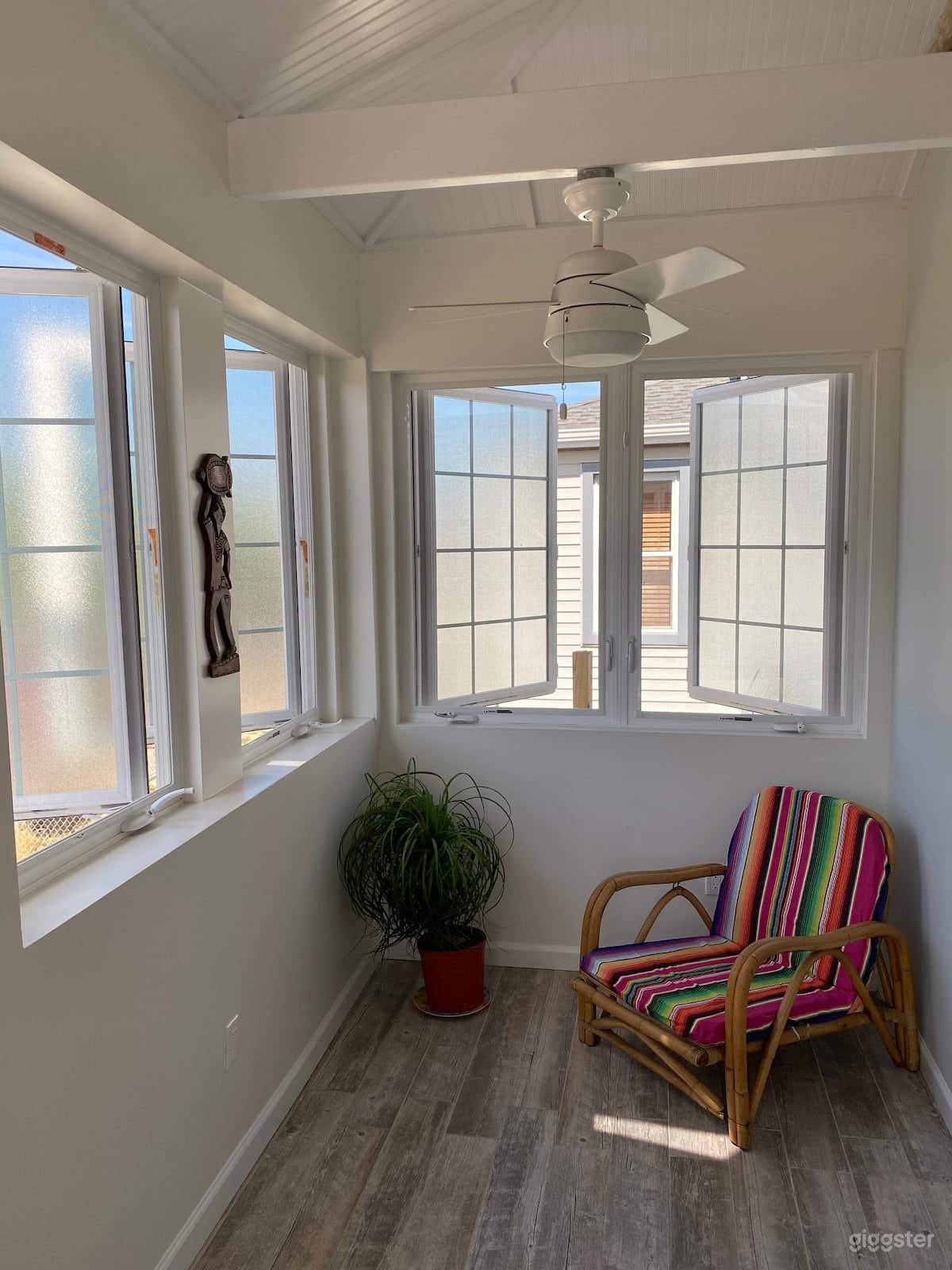 Large Surfer's House Photo 2