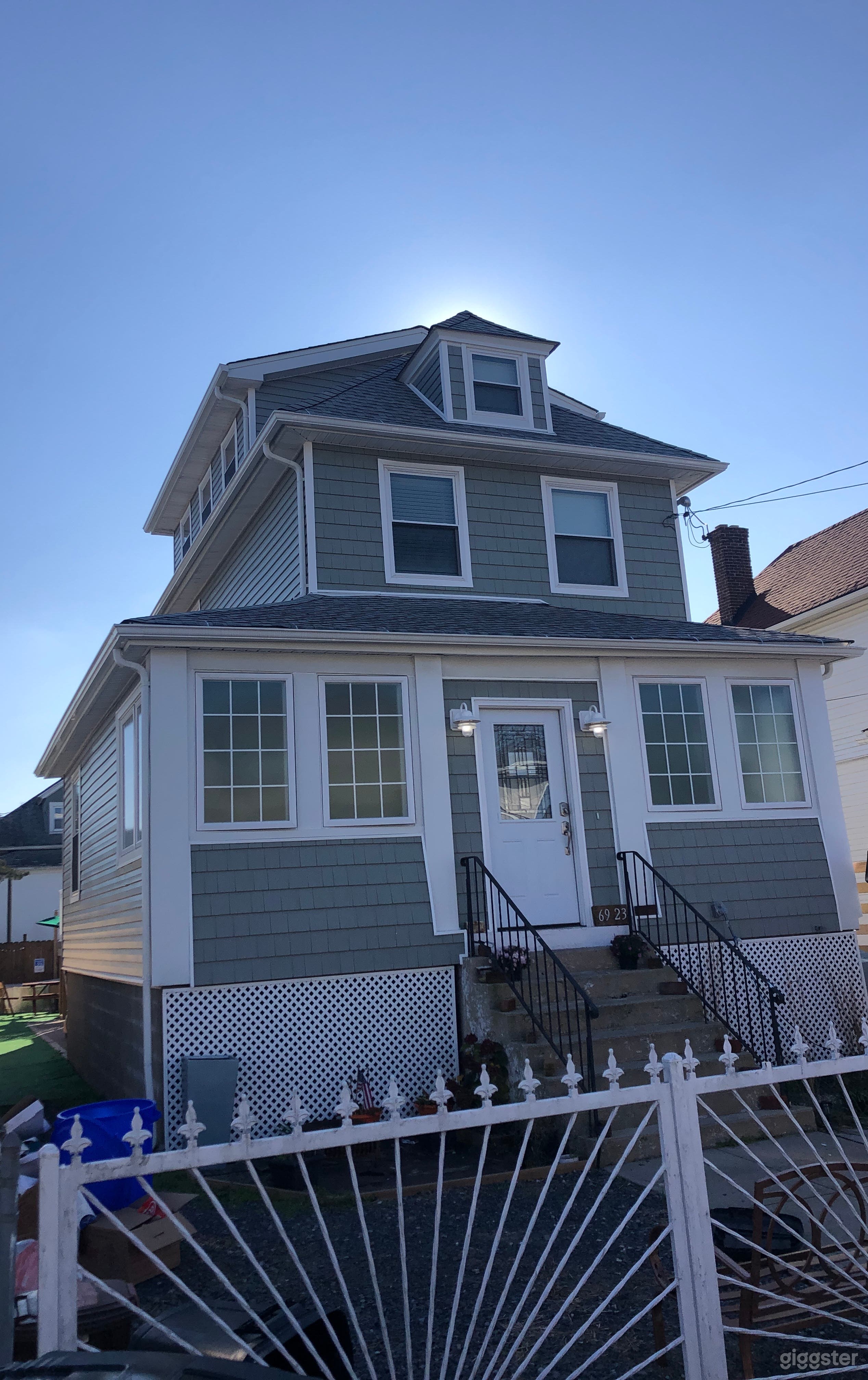 Large Surfer's House Photo 1