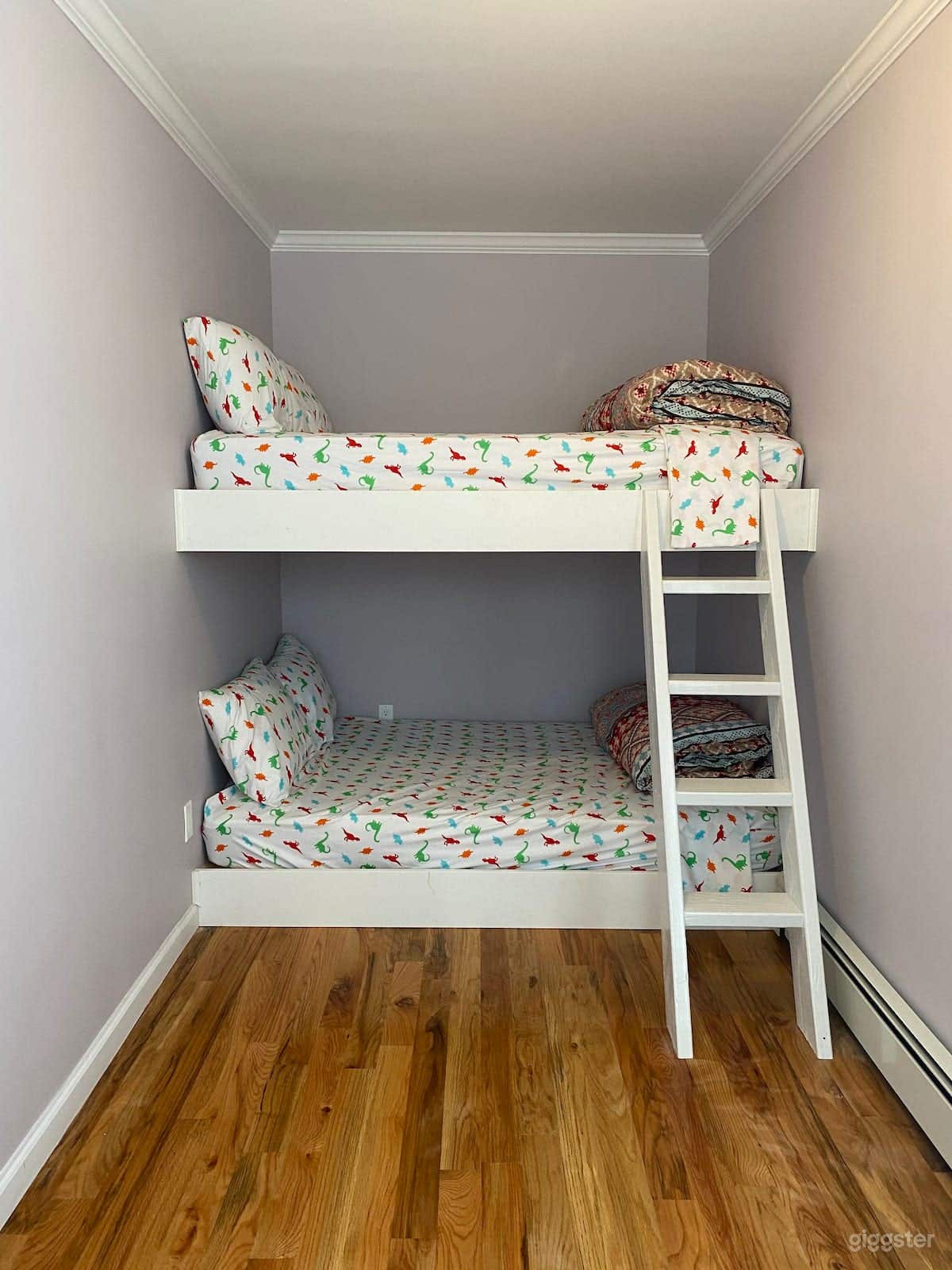 Large Surfer's House Photo 4