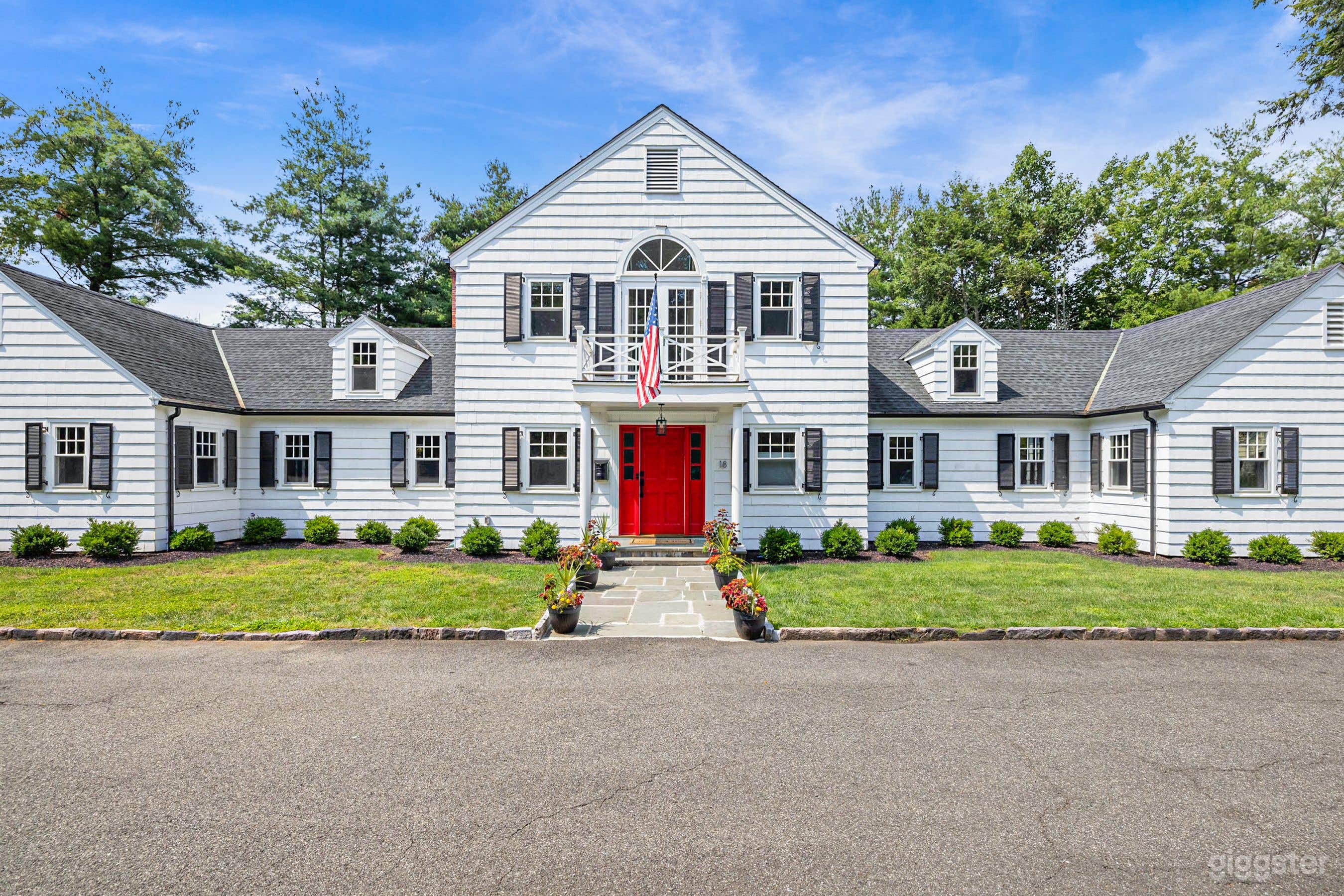 Sprawling Updated Colonial Estate Photo 1