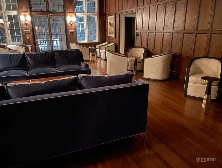  A Classic Cocktail Lounge in Albany 