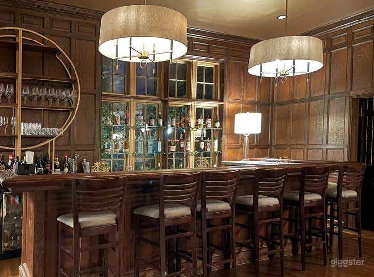  A Classic Cocktail Lounge in Albany 