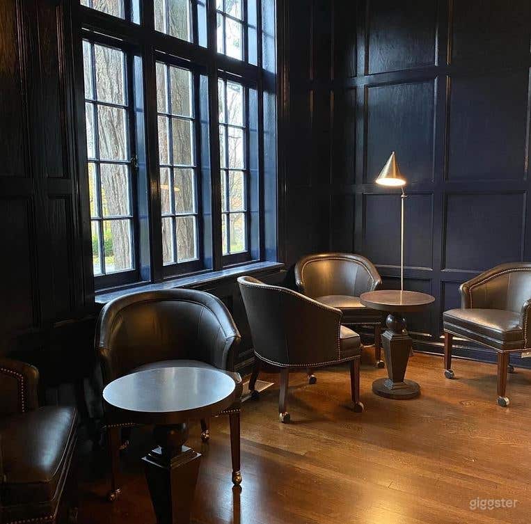  A Classic Cocktail Lounge in Albany 