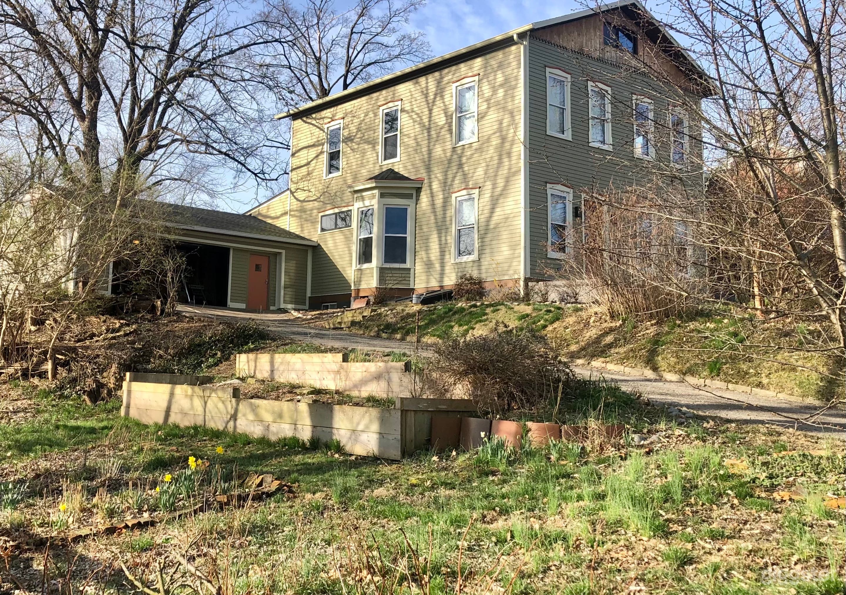 Spectacular Colonial With Tons Of Open Space Photo 1