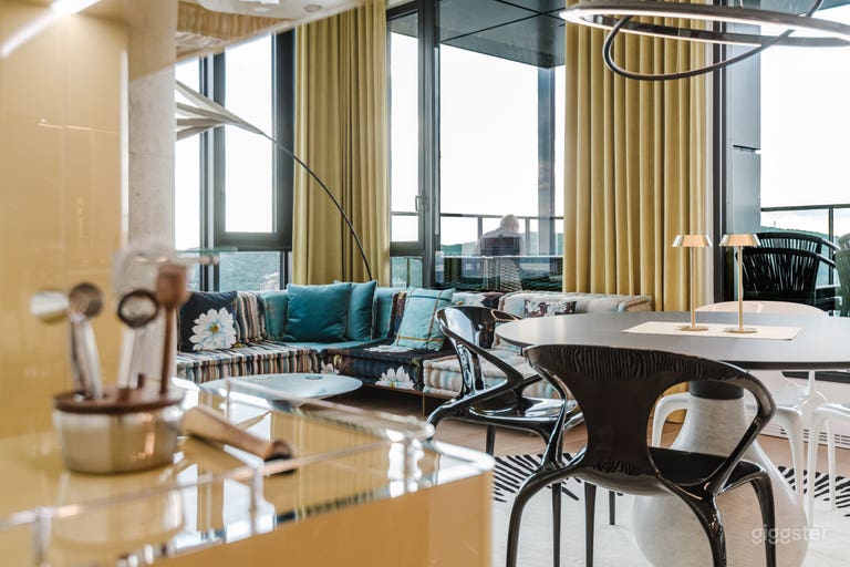  Spectacular 57th-Floor Penthouse with Panaromic City Views 