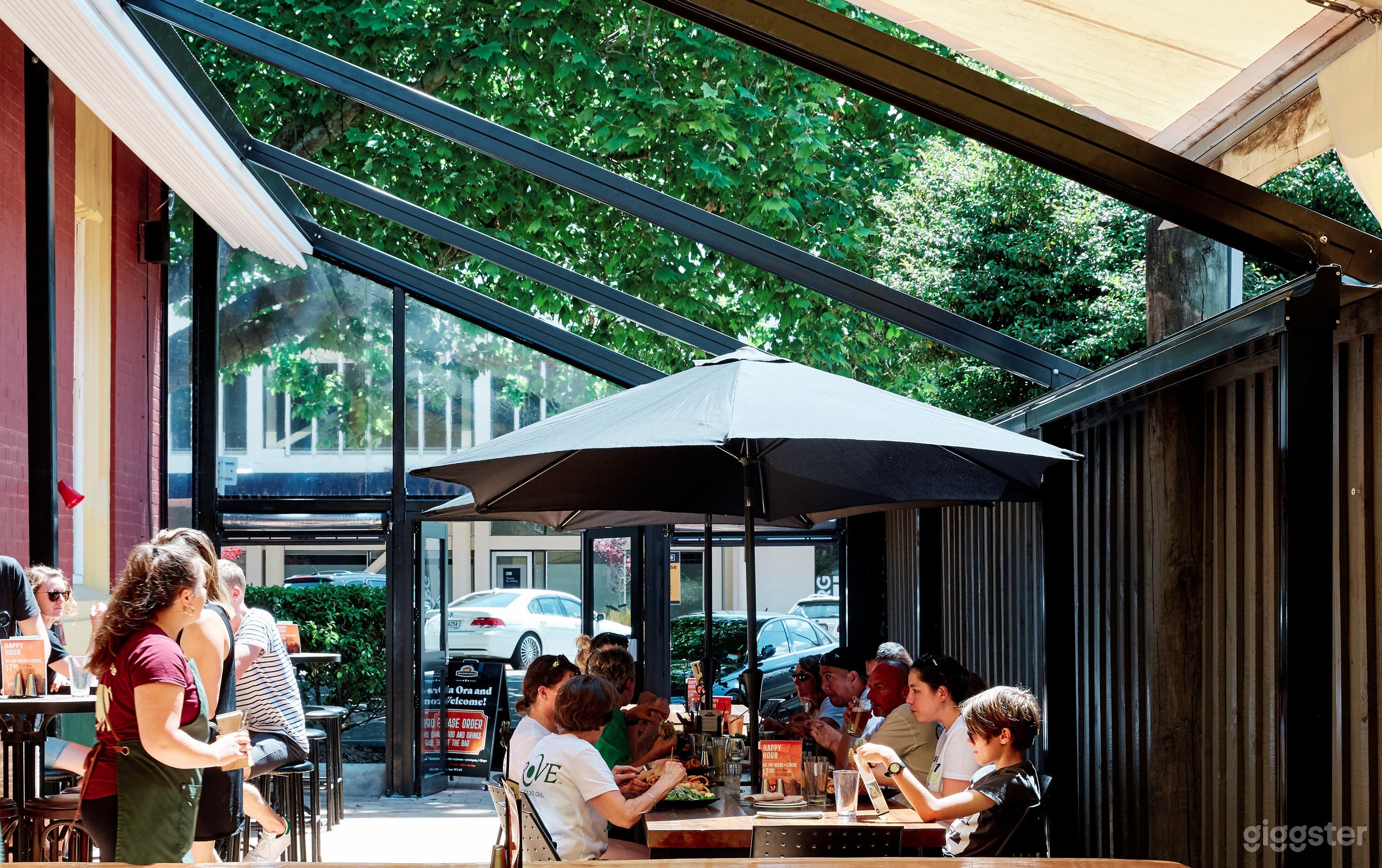 Atmospheric and Cozy Pub in Rotorua Photo 1