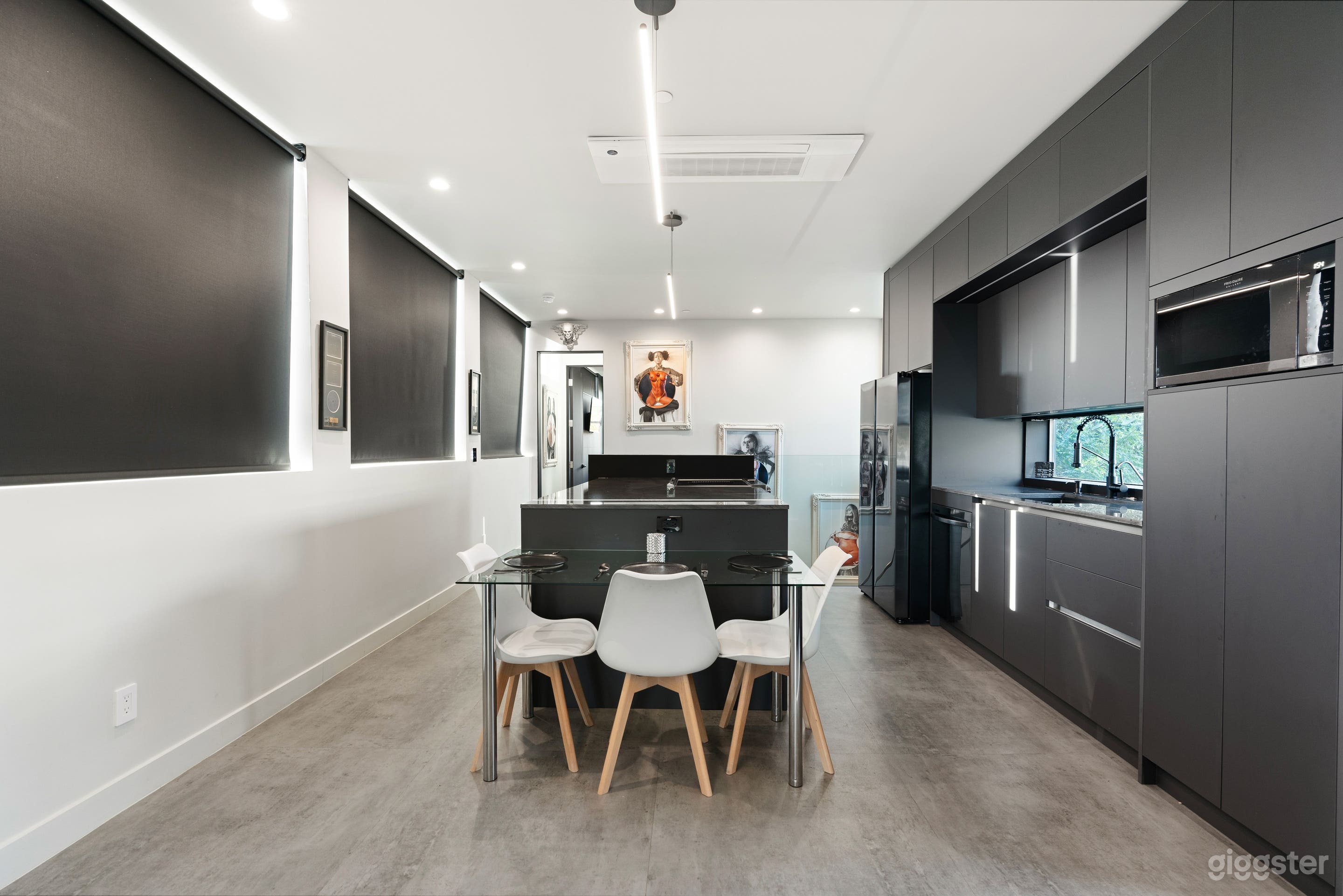 Ultra Modern Home in Culver City with Photo Studio Photo 4