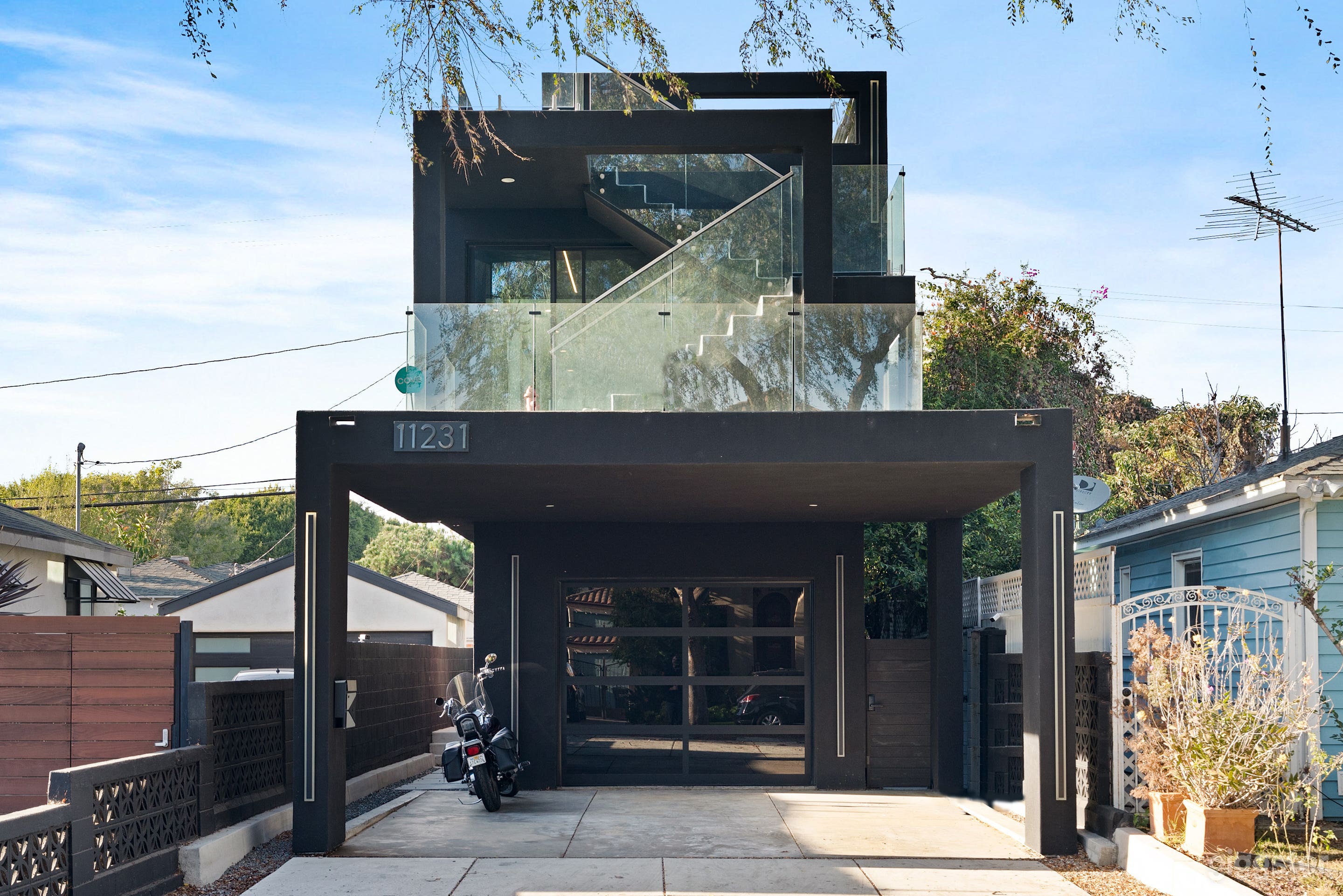 Ultra Modern Home in Culver City with Photo Studio Photo 2
