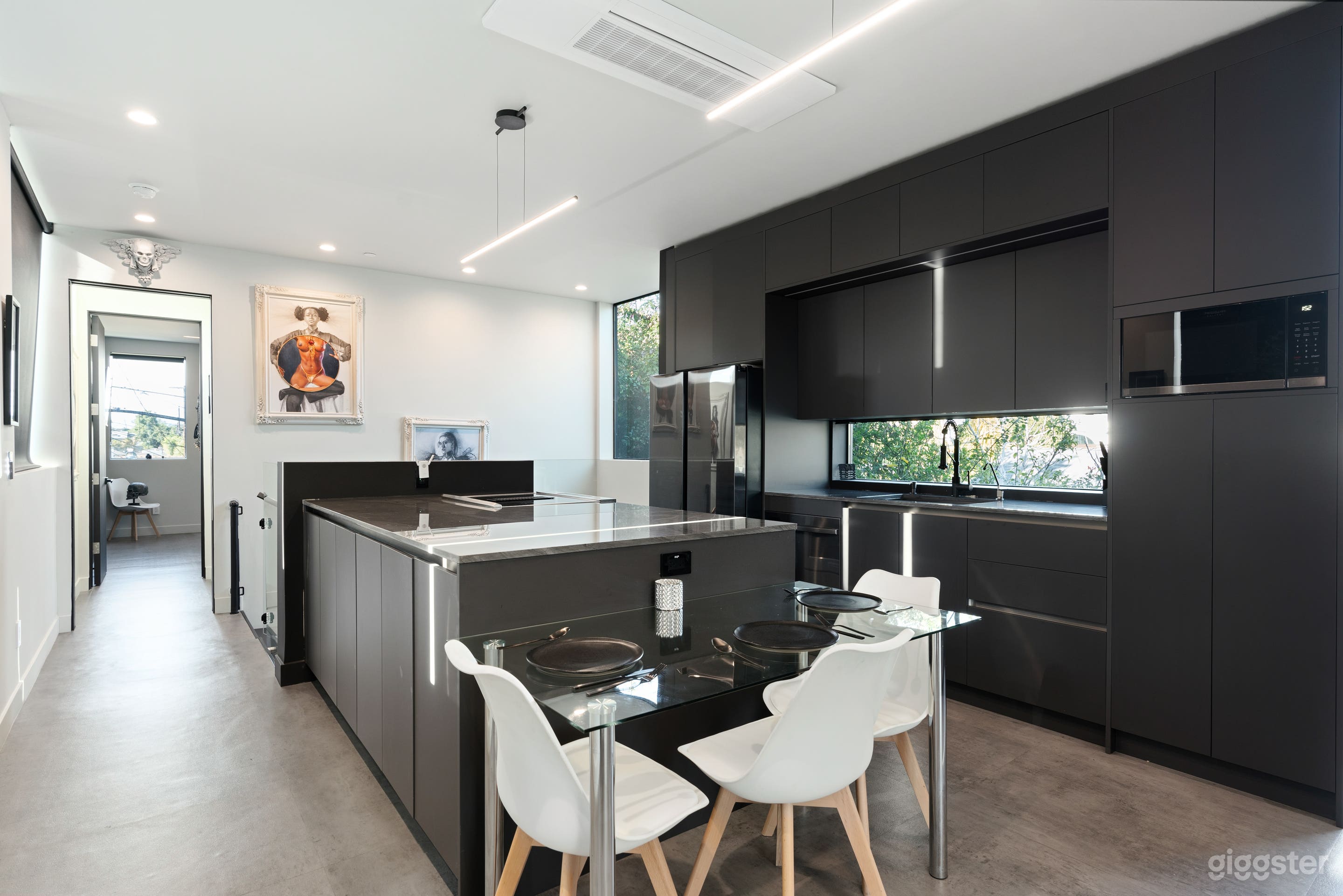 Ultra Modern Home in Culver City with Photo Studio Photo 3