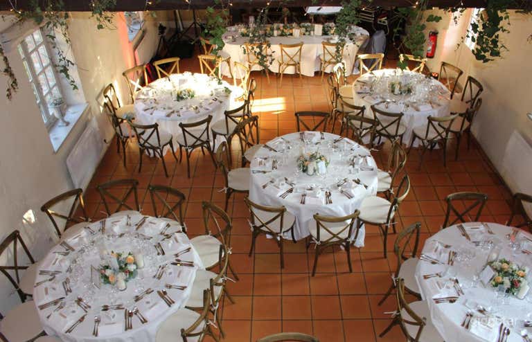  Reception hall 