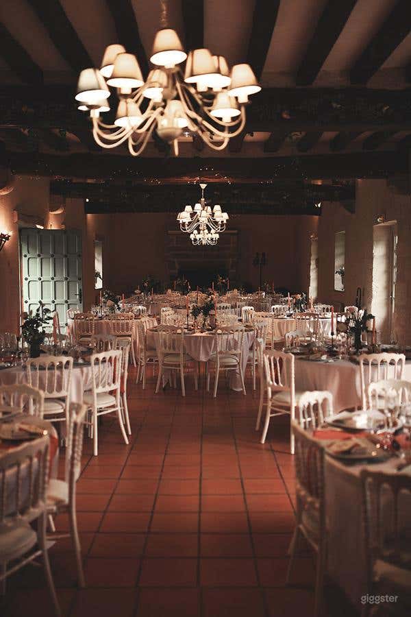  Reception hall 