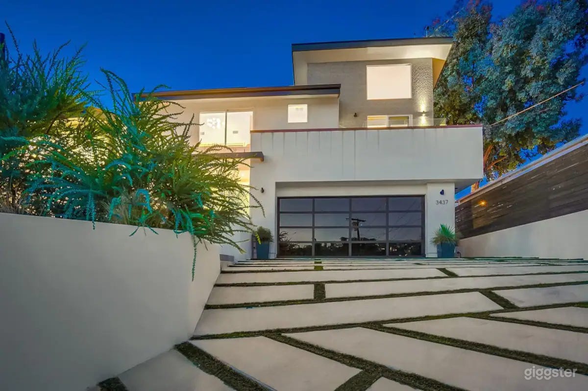 TROY HILL MODERN LUXE IN THE HILLS Photo 2