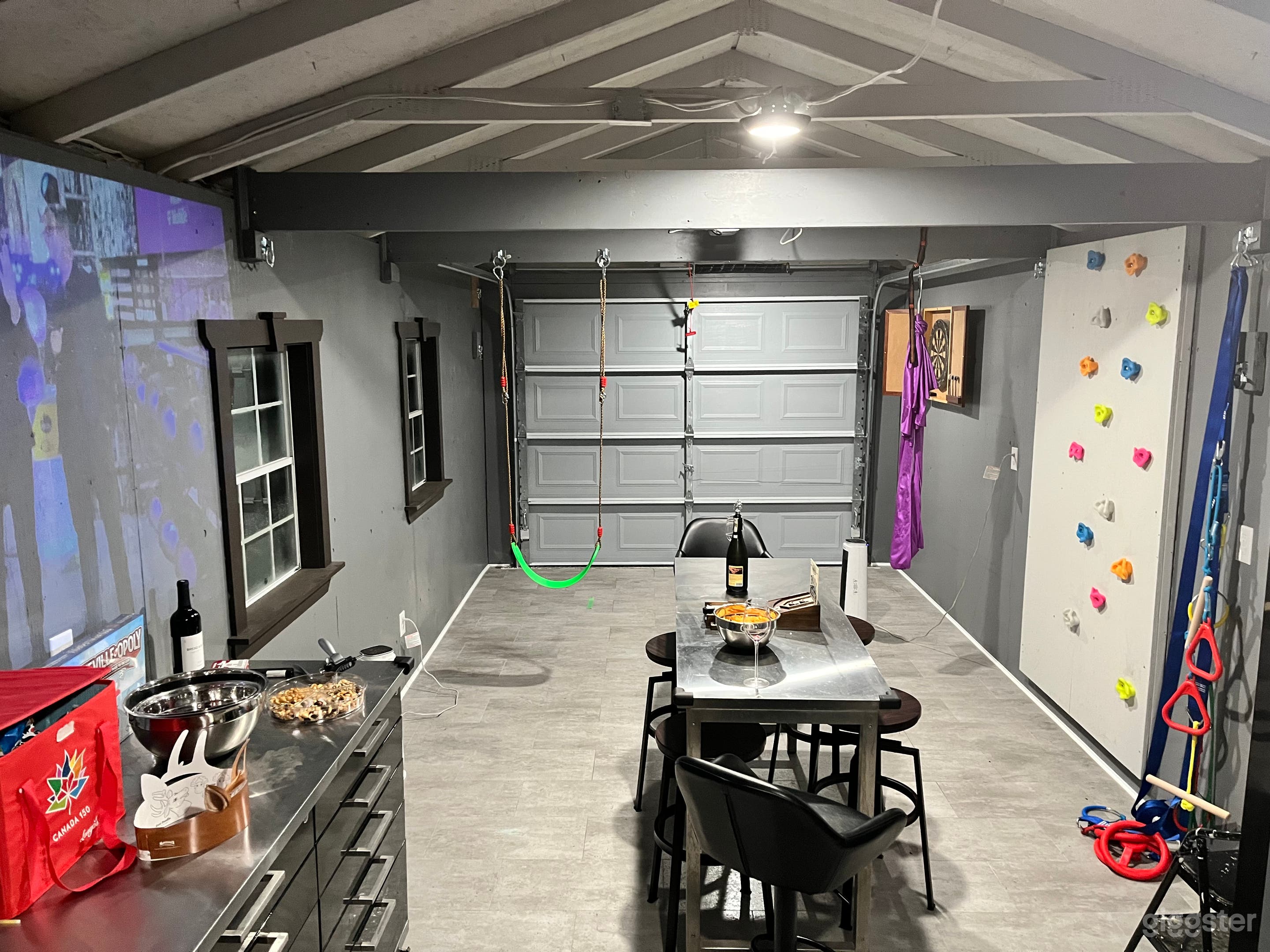 Luxury Modern Garage - Workshop, Bar, Climb, Swing Photo 2