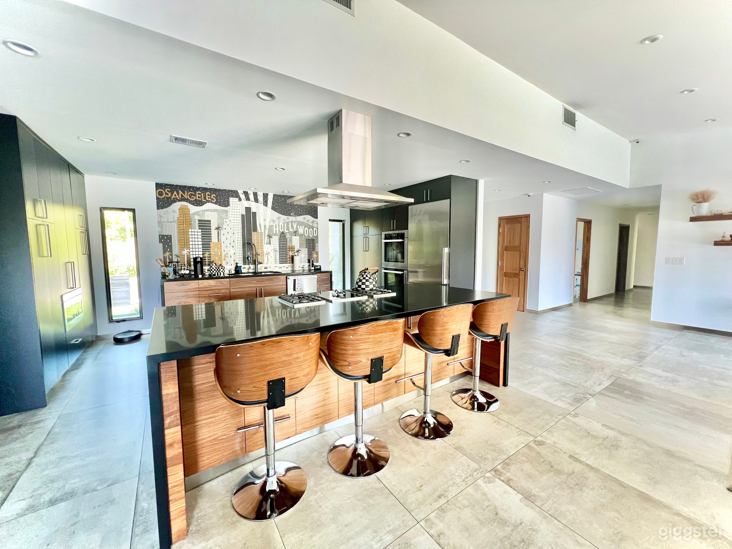 Spacious, Minimalist, Light-Filled, Modern Home Photo 2