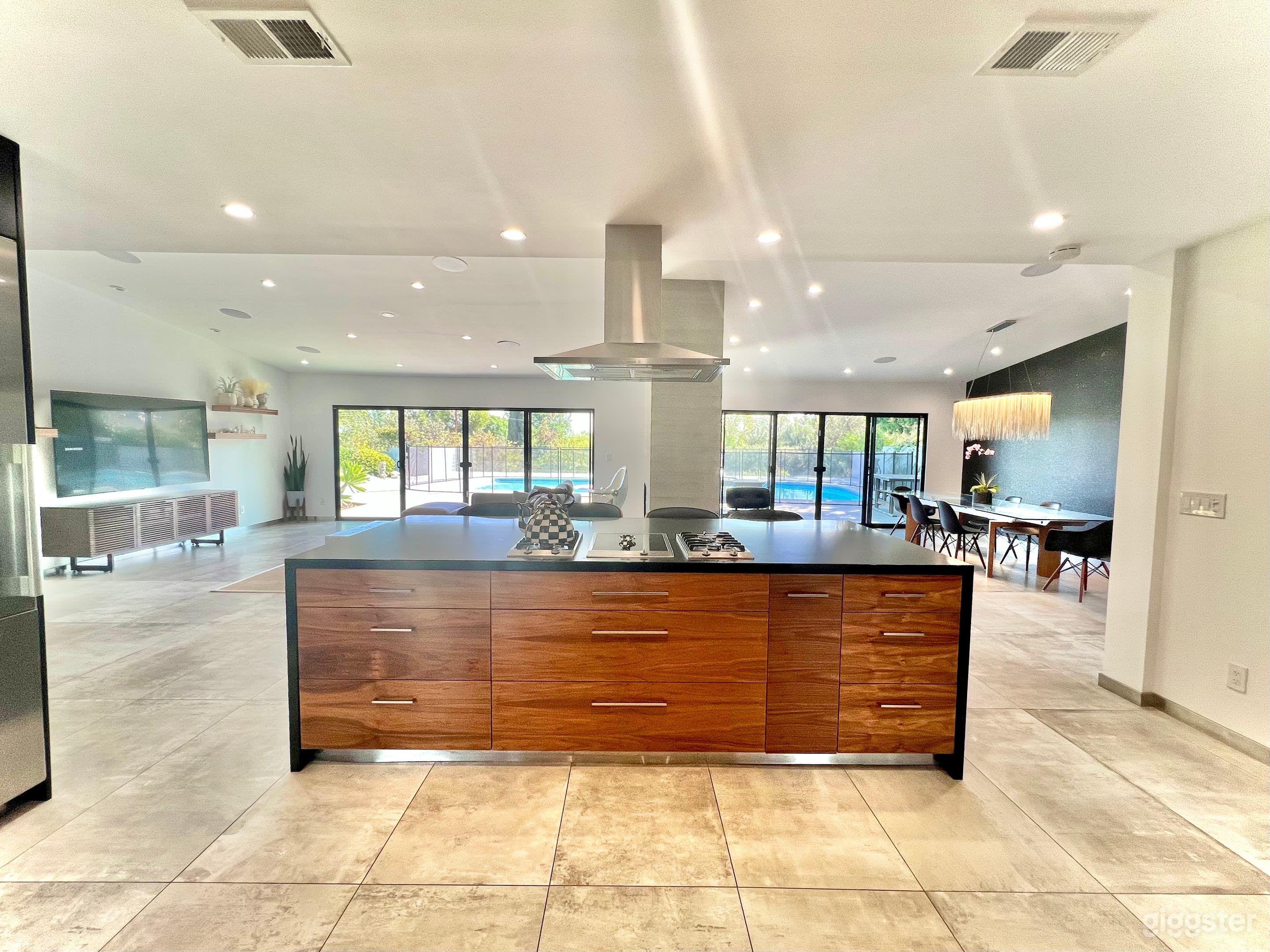 Spacious, Minimalist, Light-Filled, Modern Home Photo 1