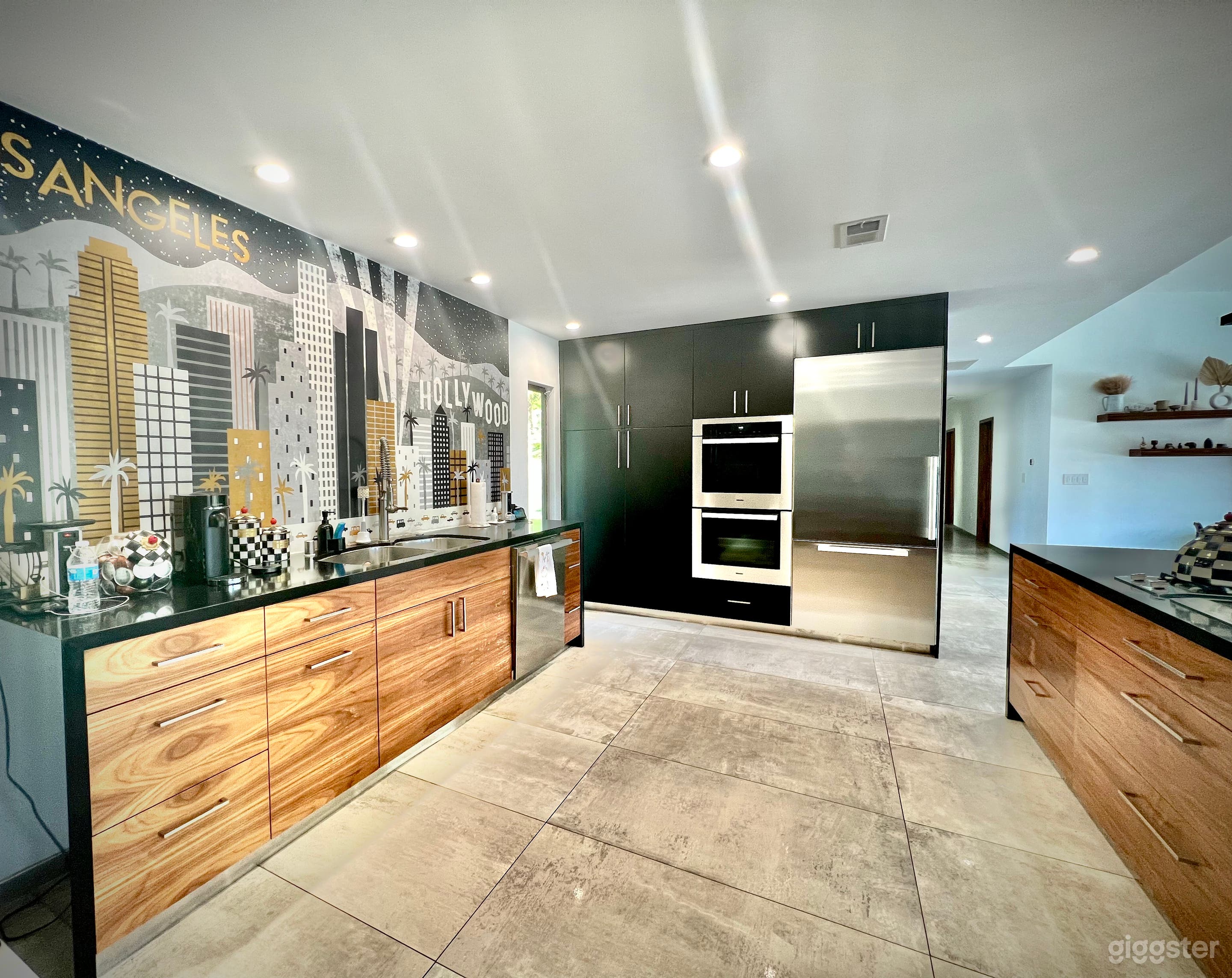 Spacious, Minimalist, Light-Filled, Modern Home Photo 4