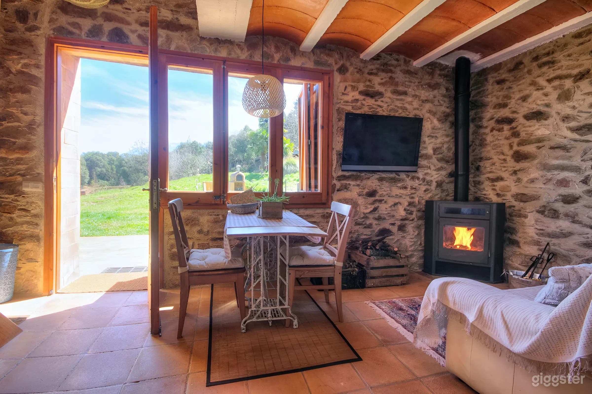 Cabaña rural romántica con chimenea y jacuzzi Foto 3