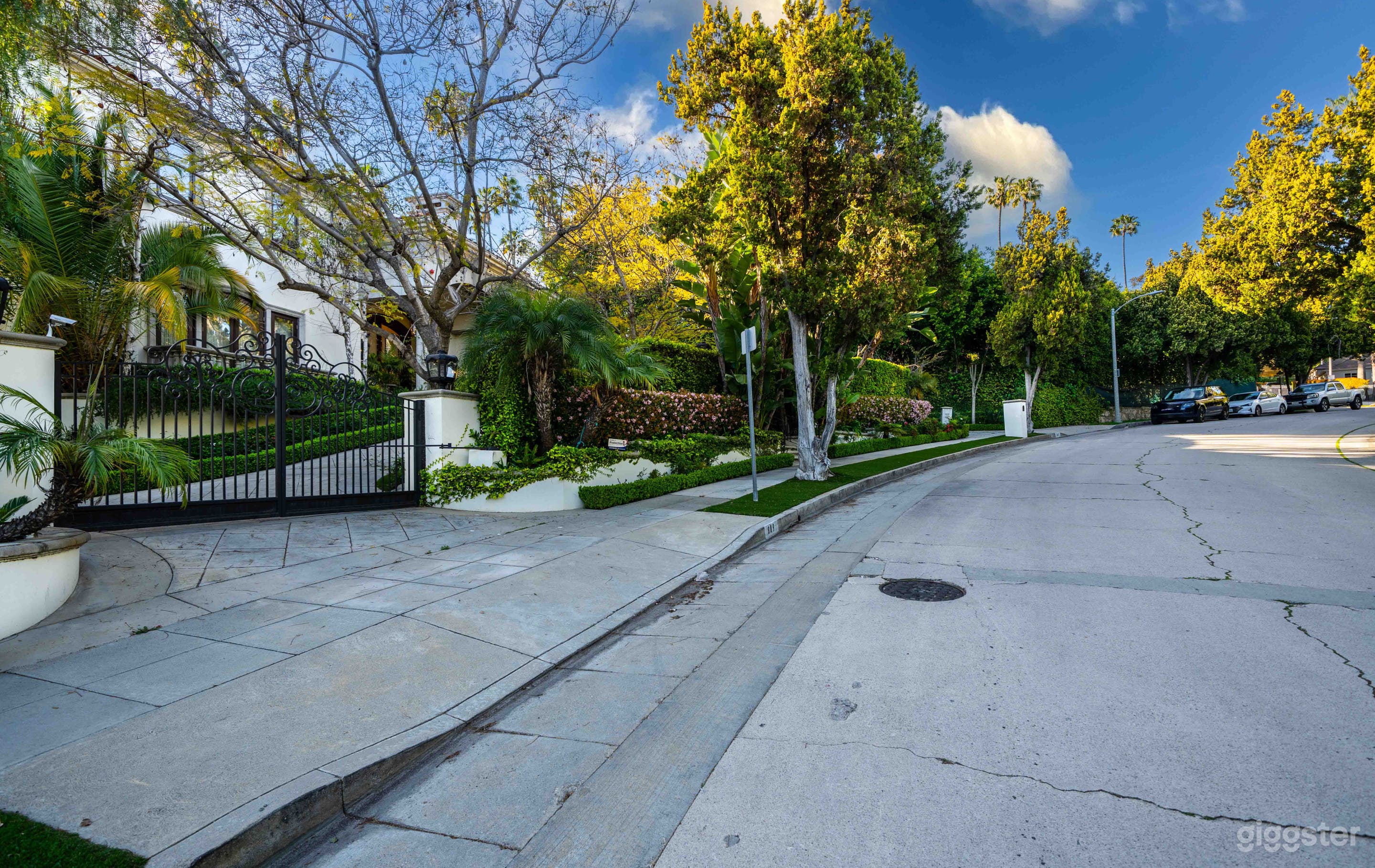 Cinematic LA Estate w/Gardens, Pool &amp; Grand Stairs Photo 2
