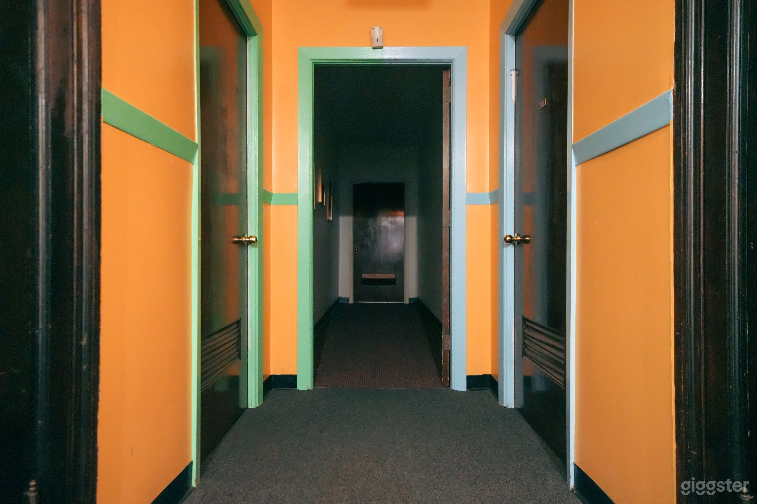 Colorful Hall with Bright Interiors, Sitting Area Photo 3