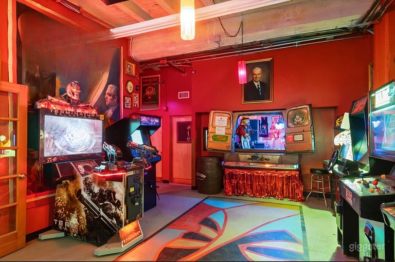  Vintage Neon Hideout 