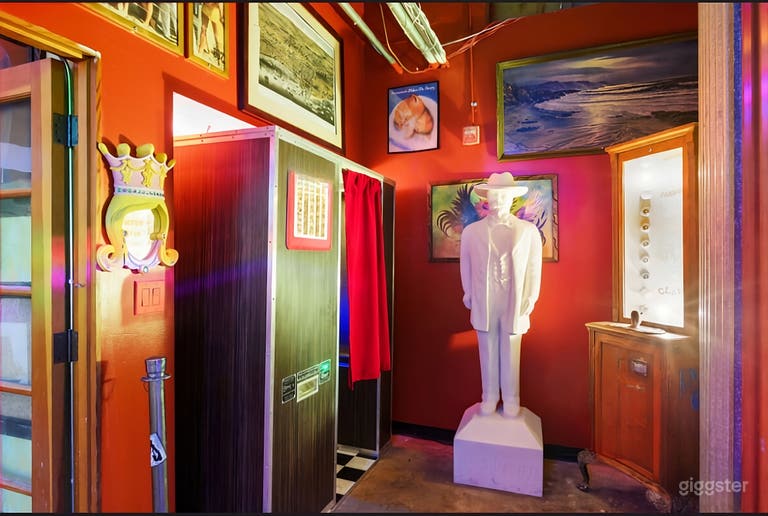  Vintage Neon Hideout 