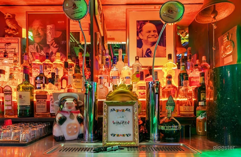  Vintage Neon Hideout 