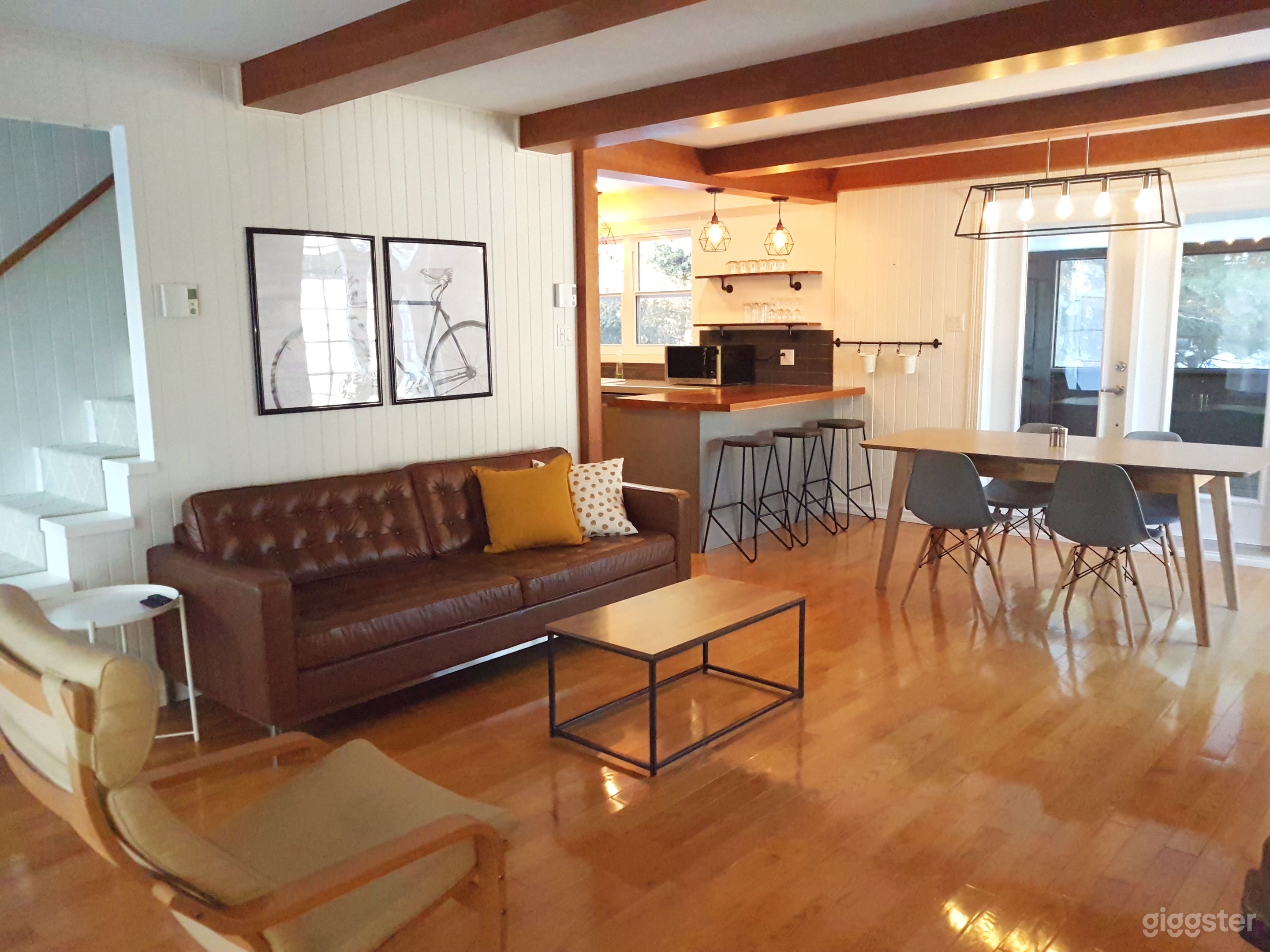 Canadiana house Photo 1