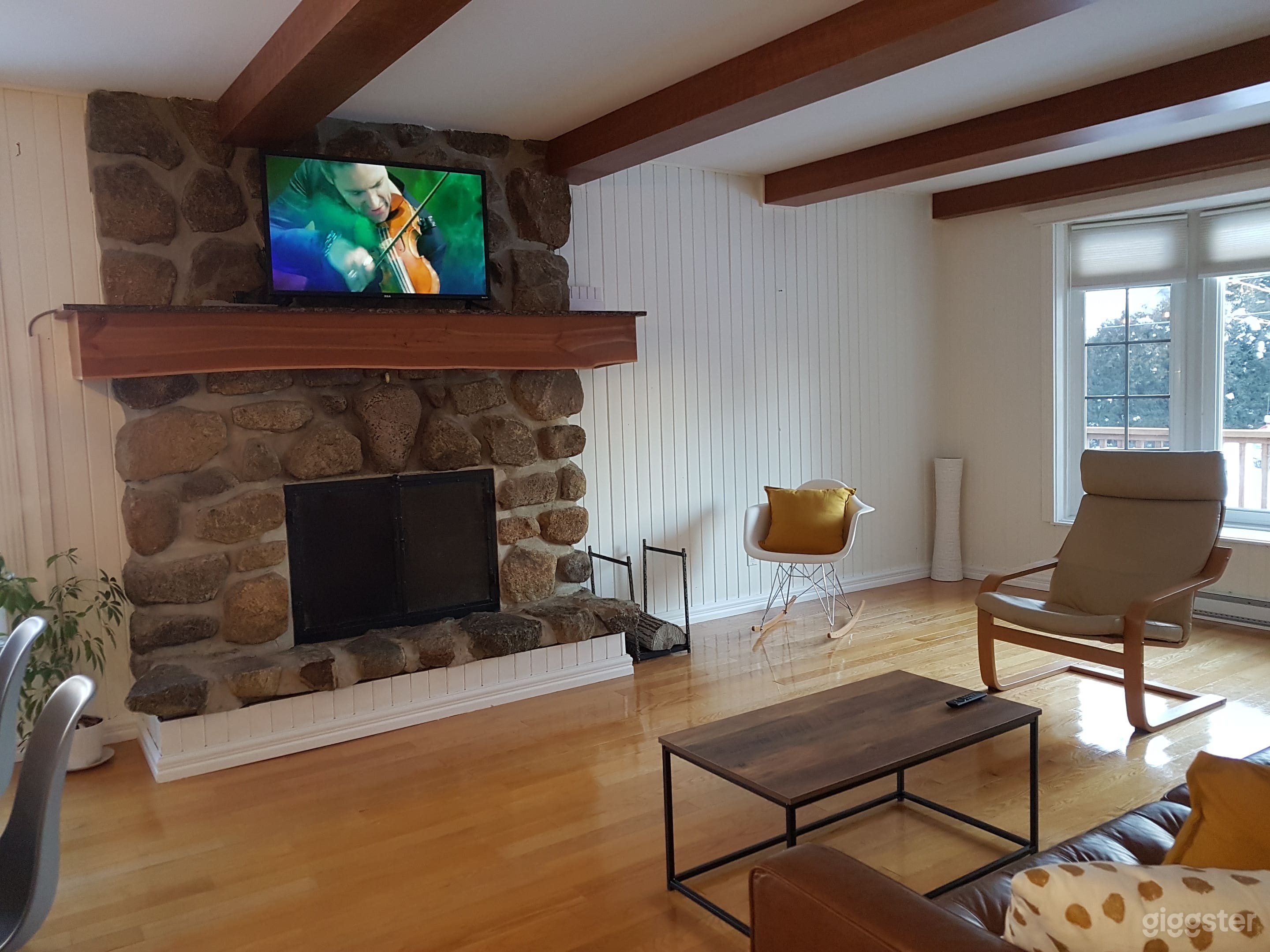 Canadiana house Photo 3