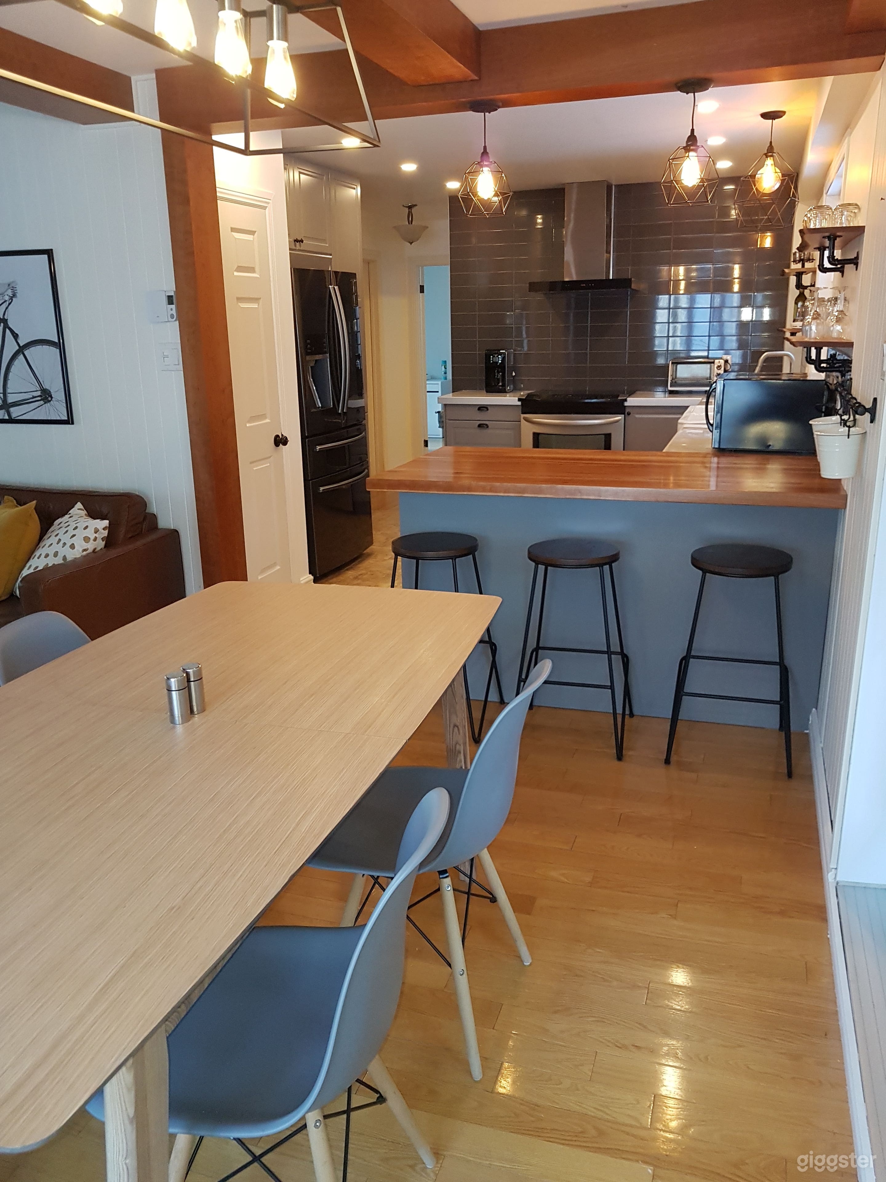 Canadiana house Photo 4