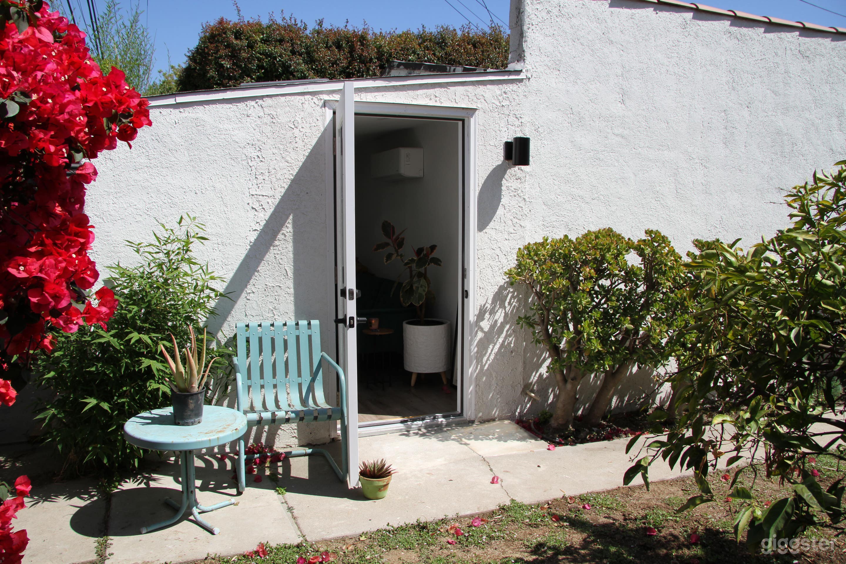 Cute Atwater Backyard and Office / Flex Space! Photo 2